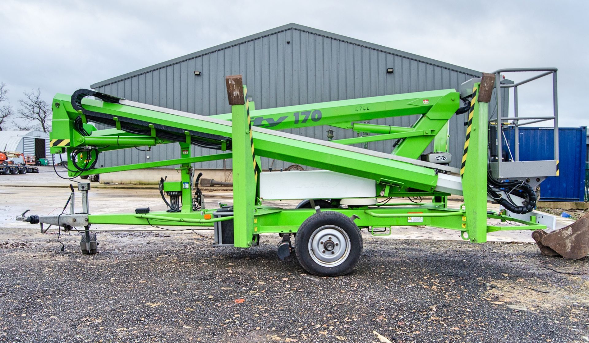 Nifty 170 diesel/battery fast tow articulated boom access platform Year: 2014 S/N: 1728150 4744 - Image 8 of 21