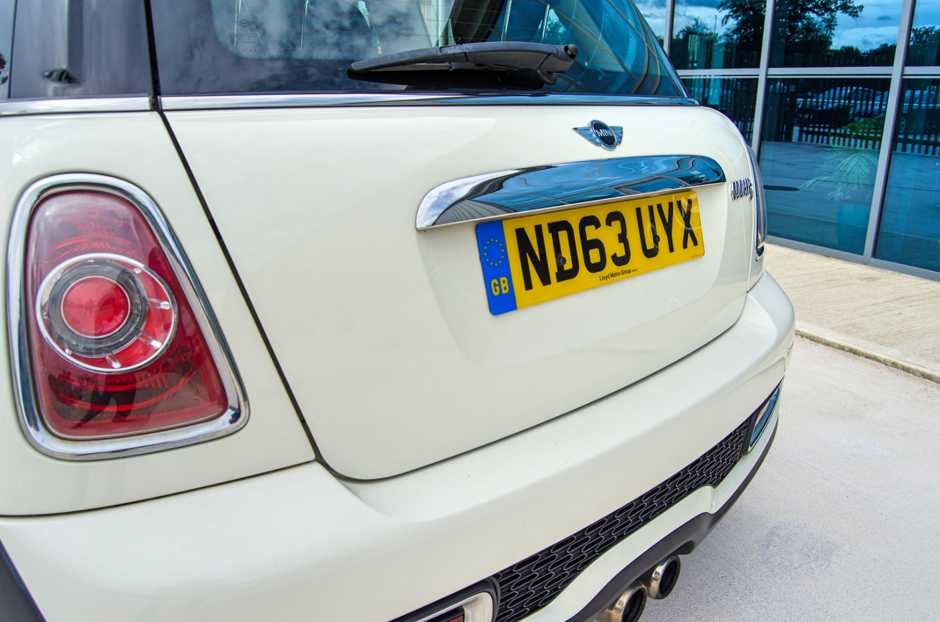 Mini Cooper S 1598cc Turbo petrol 6 speed manual 3 door hatchback Registration Number: ND63 UYX Date - Image 16 of 39