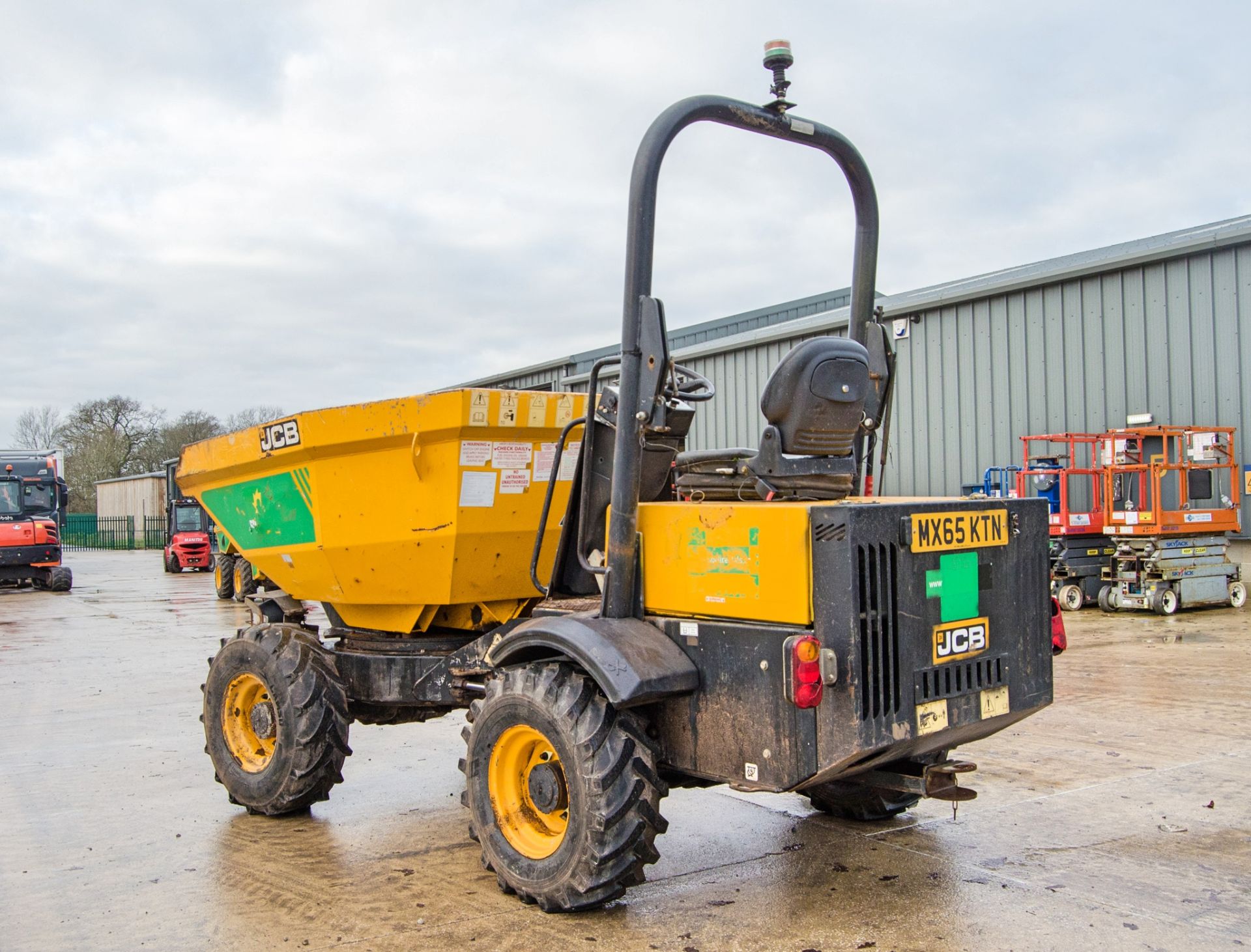 JCB 3 tonne swivel skip dumper Year: 2016 S/N: EGGRF0276 Recorded Hours: 1309 c/w V5 - Image 4 of 19