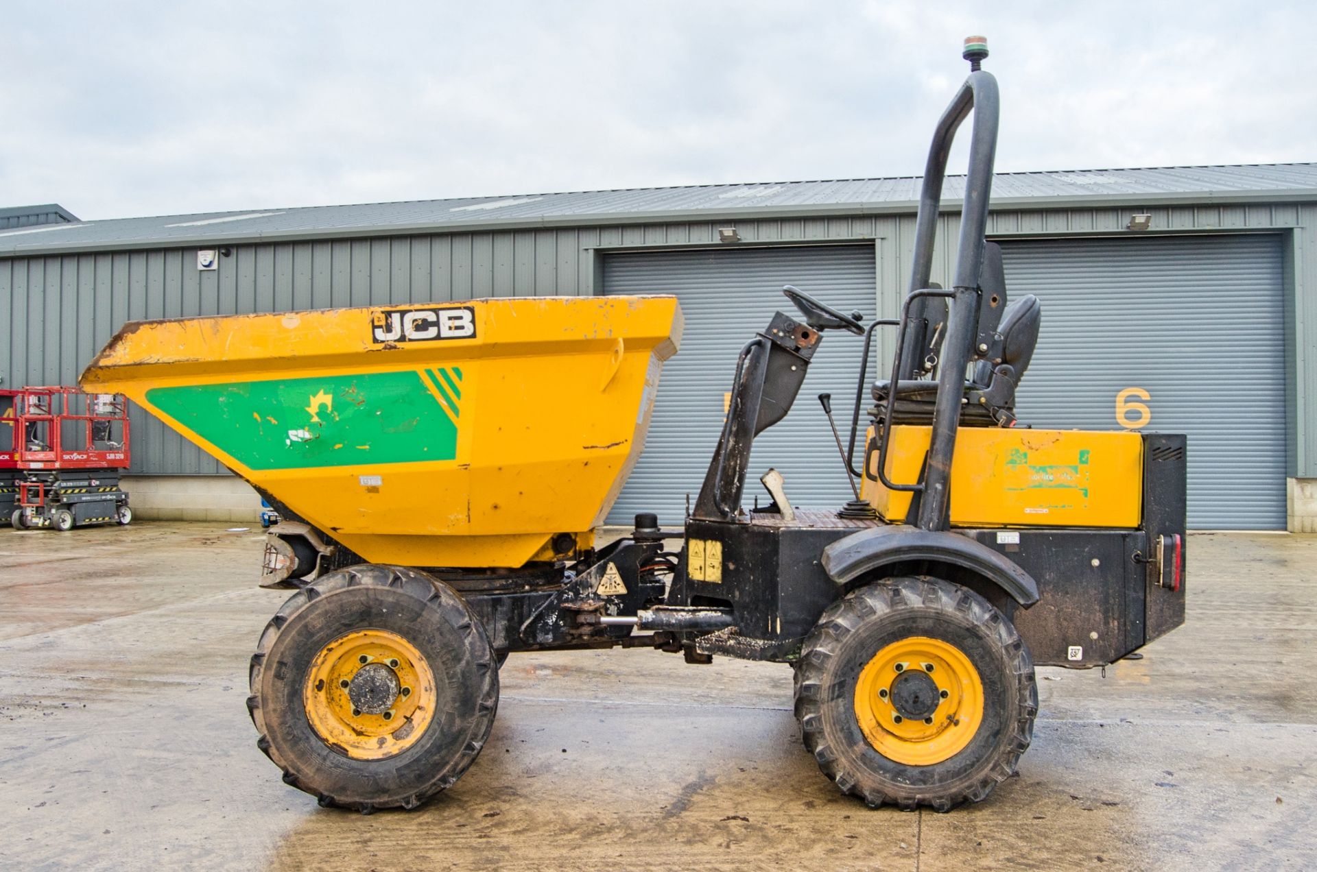 JCB 3 tonne swivel skip dumper Year: 2016 S/N: EGGRF0276 Recorded Hours: 1309 c/w V5 - Image 8 of 19