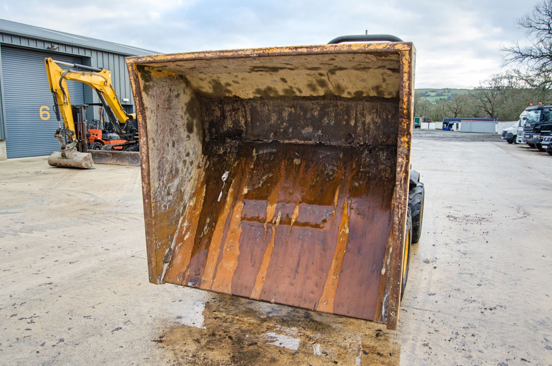 JCB 3 tonne straight skip dumper Year: 2015 S/N: EFFRE8399 Recorded Hours: 1225 - Image 10 of 23