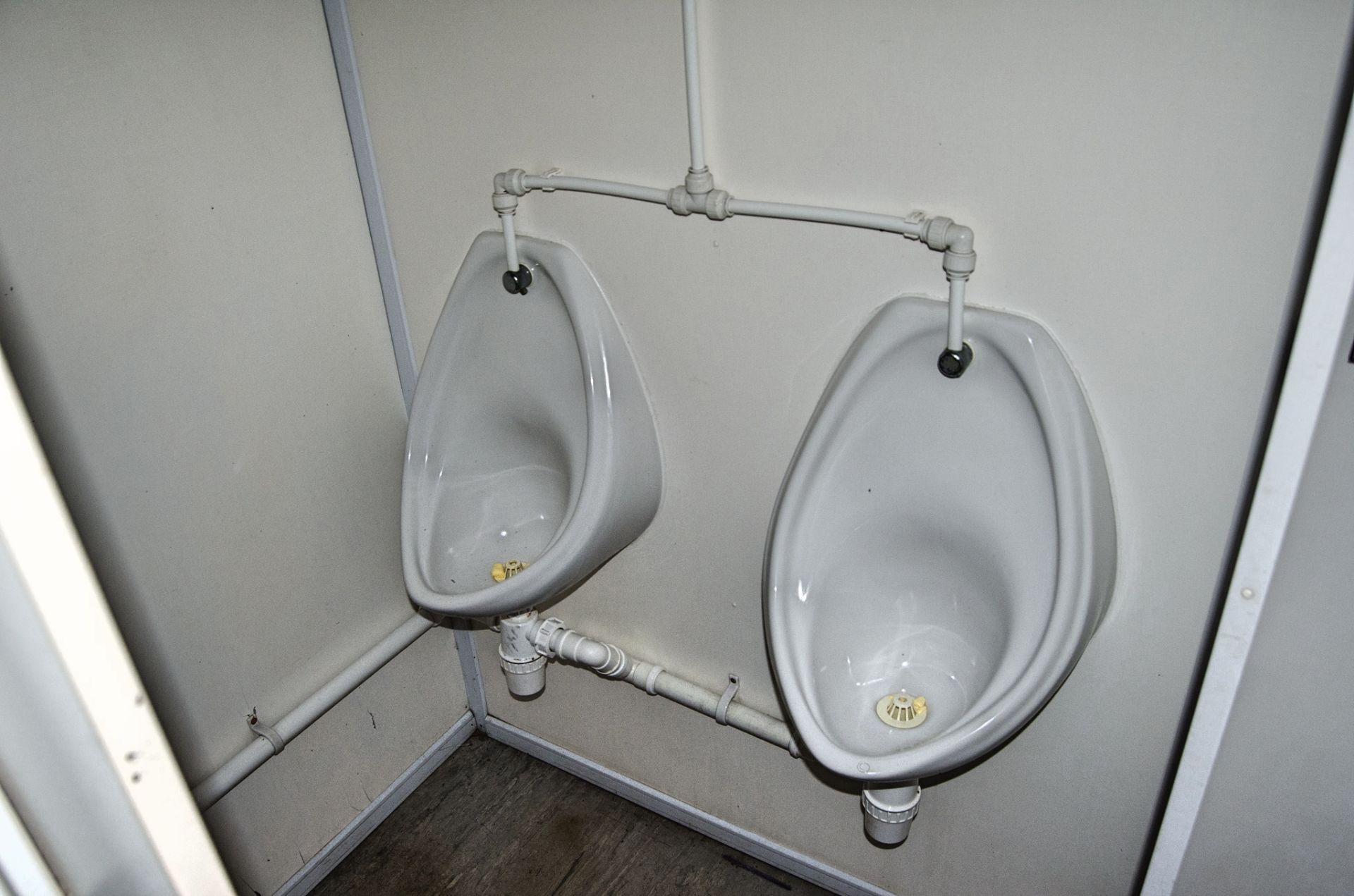 12 ft x 8 ft steel jack leg 2+1 toilet site unit Comprising of: Gents toilet (2 - cubicles, 2 - - Image 9 of 10