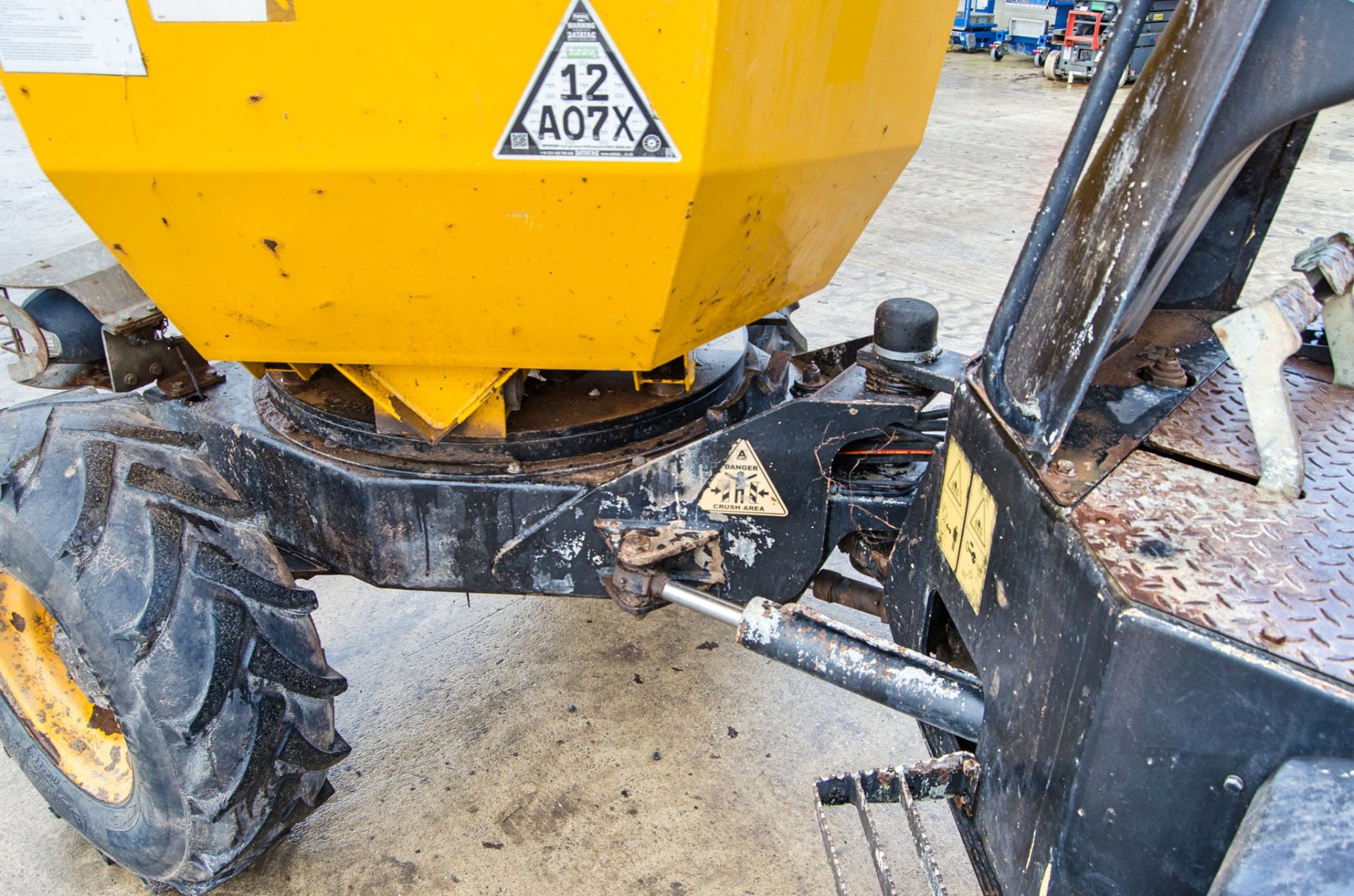 JCB 3 tonne swivel skip dumper Year: 2016 S/N: EGGRF0276 Recorded Hours: 1309 c/w V5 - Image 10 of 19