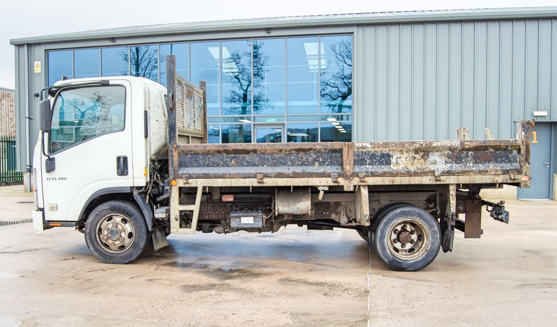 Isuzu N75.190 7.5 tonne automatic tipper lorry Registration Number: PO11 GOA Date of Registration: - Image 7 of 29