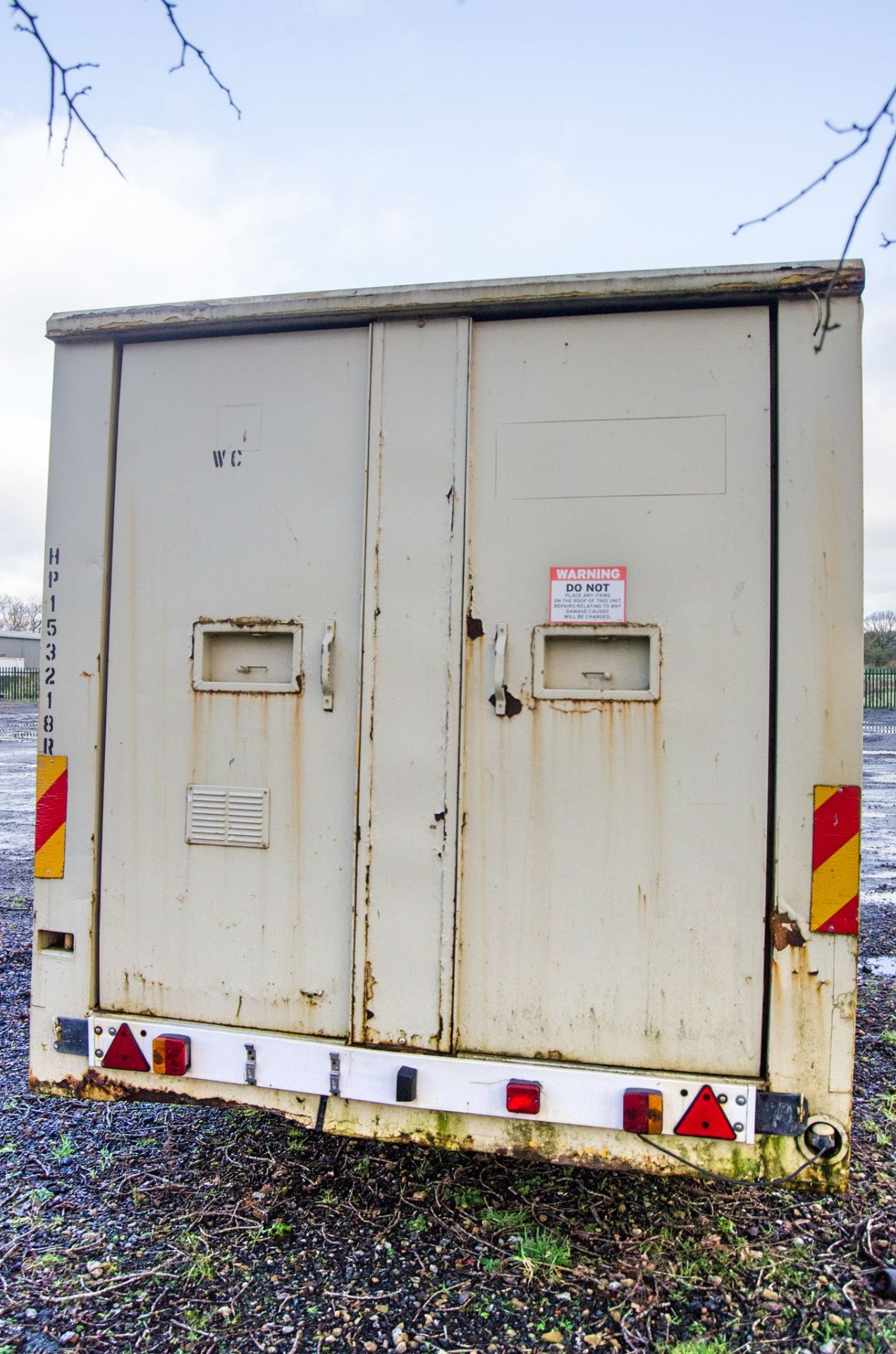 Groundhog 12ft x 8ft steel anti-vandal mobile welfare site unit Comprising canteen area, toilet - Image 6 of 13