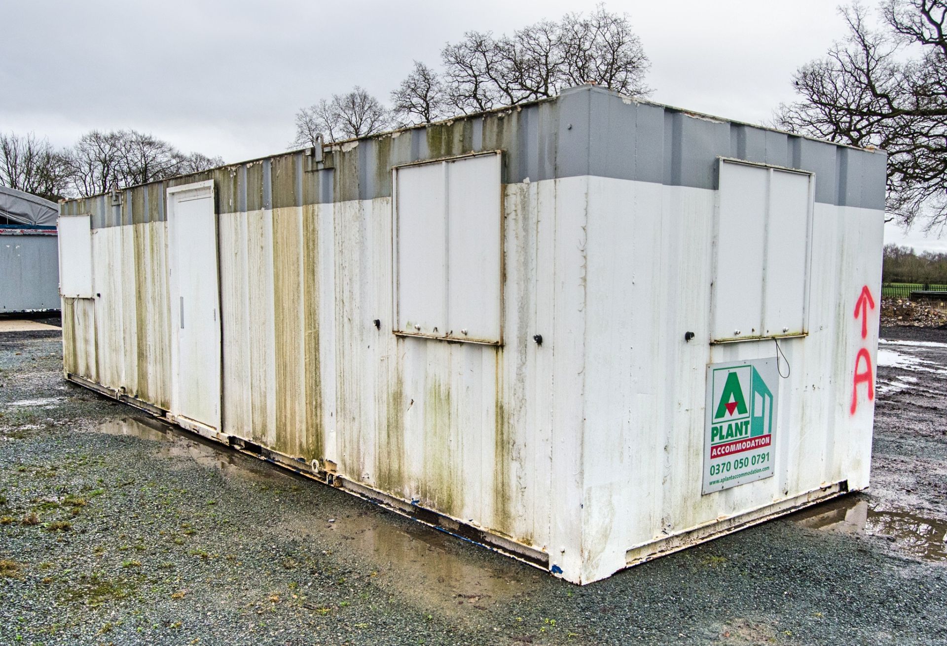32ft x 10ft steel anti-vandal office site unit Comprising of: lobby area & 2 - offices A581030 ** No - Image 3 of 7