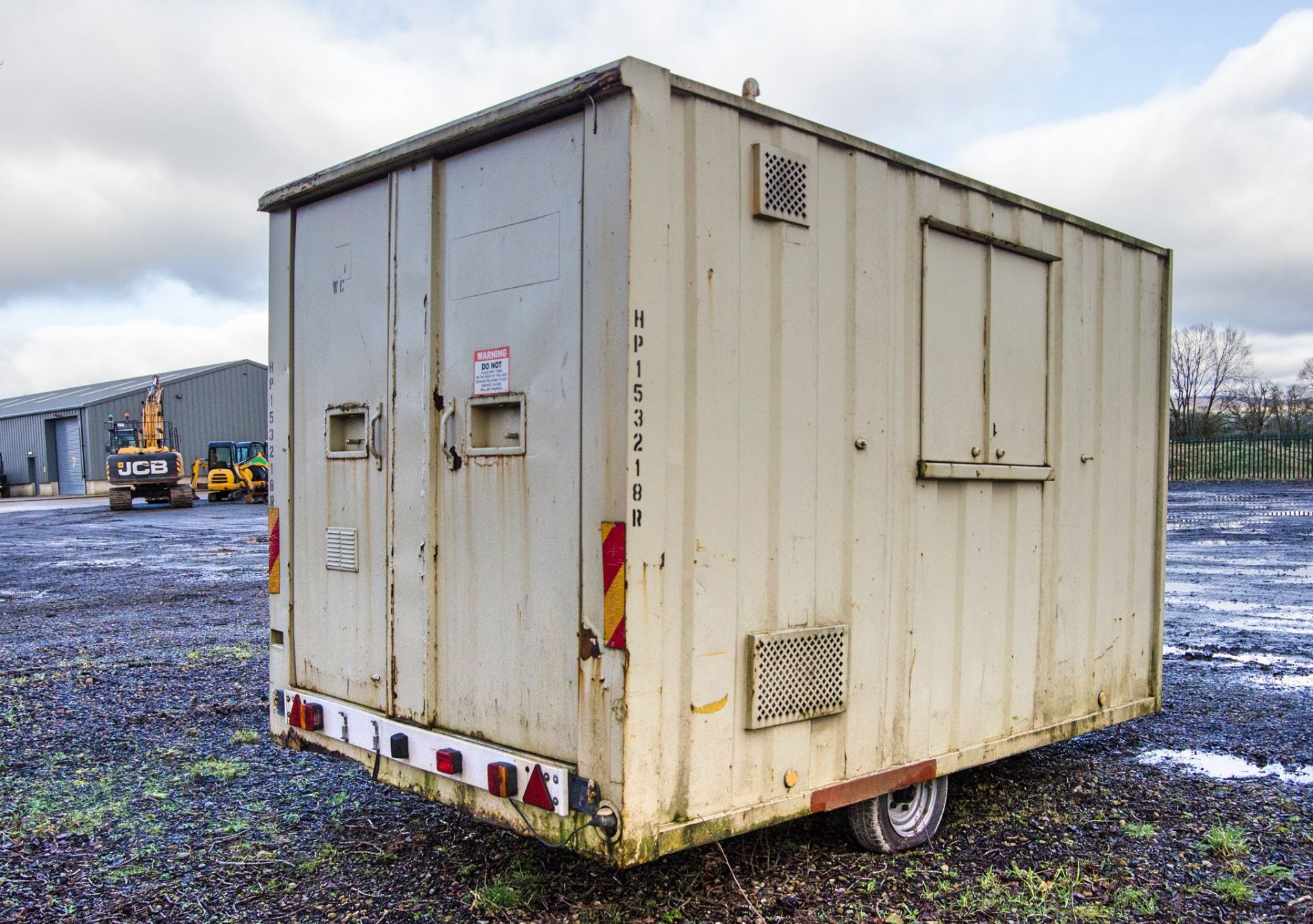 Groundhog 12ft x 8ft steel anti-vandal mobile welfare site unit Comprising canteen area, toilet - Image 3 of 13