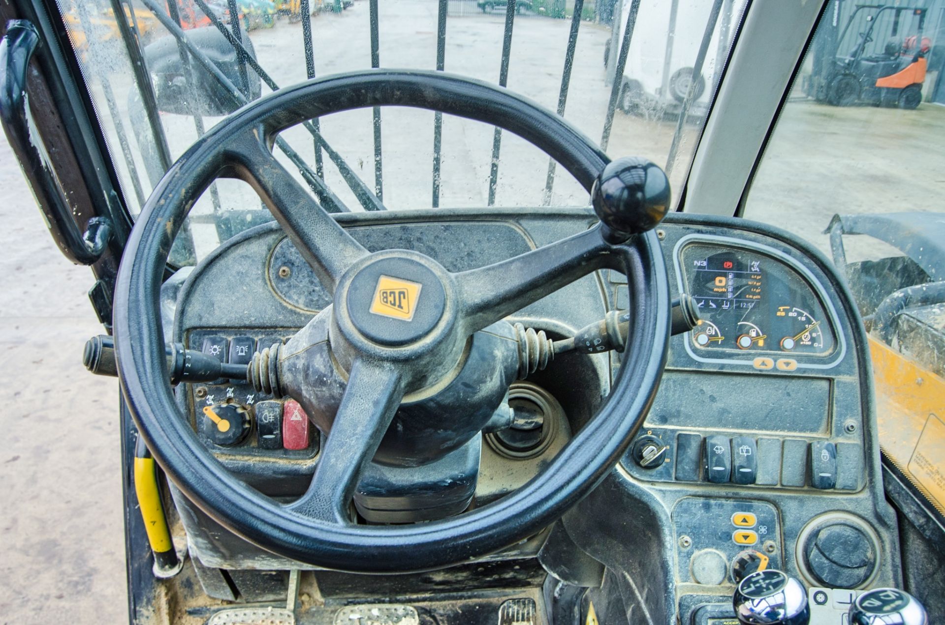 JCB 535-125 Hi-Viz 12.5 metre telescopic handler Year: 2015 S/N: 2348540 Recorded Hours: 4358 - Image 19 of 24