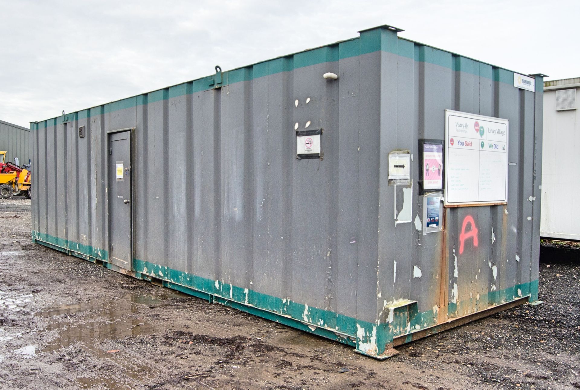 32ft x 10ft steel toilet site unit Comprising of: Gents toilet(4 - cubicles, 4 - urinals & 3 -