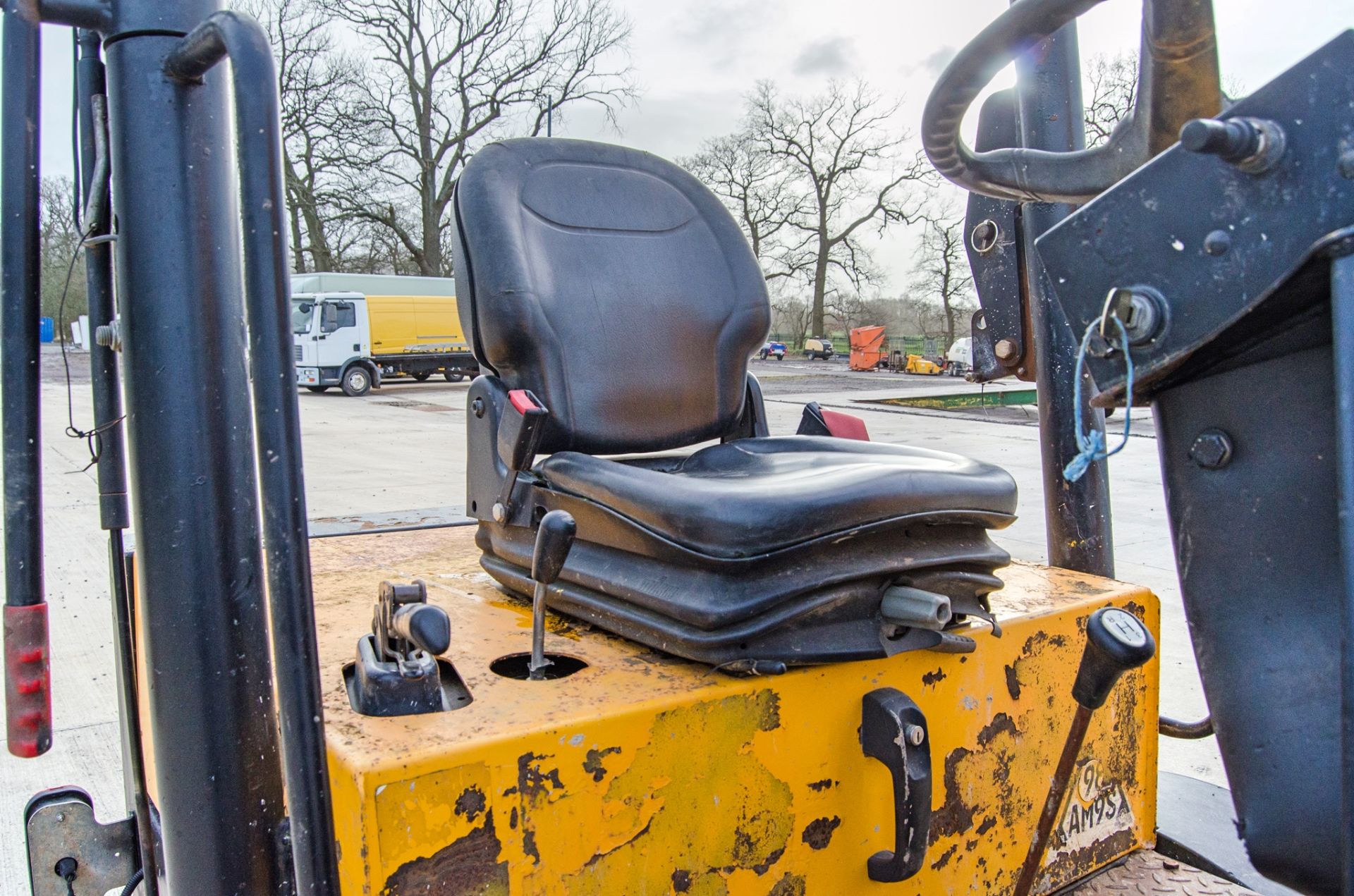 JCB 3 tonne swivel skip dumper Year: 2015 S/N: EFFRF8427 Recorded Hours: 1247 c/w V5C registration - Image 17 of 25