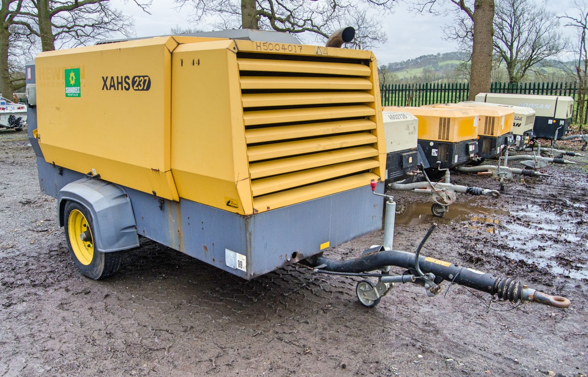 Atlas Copco XAHS 237 diesel driven fast tow mobile air compressor Year: 2008 S/N: 80731015 - Image 2 of 9