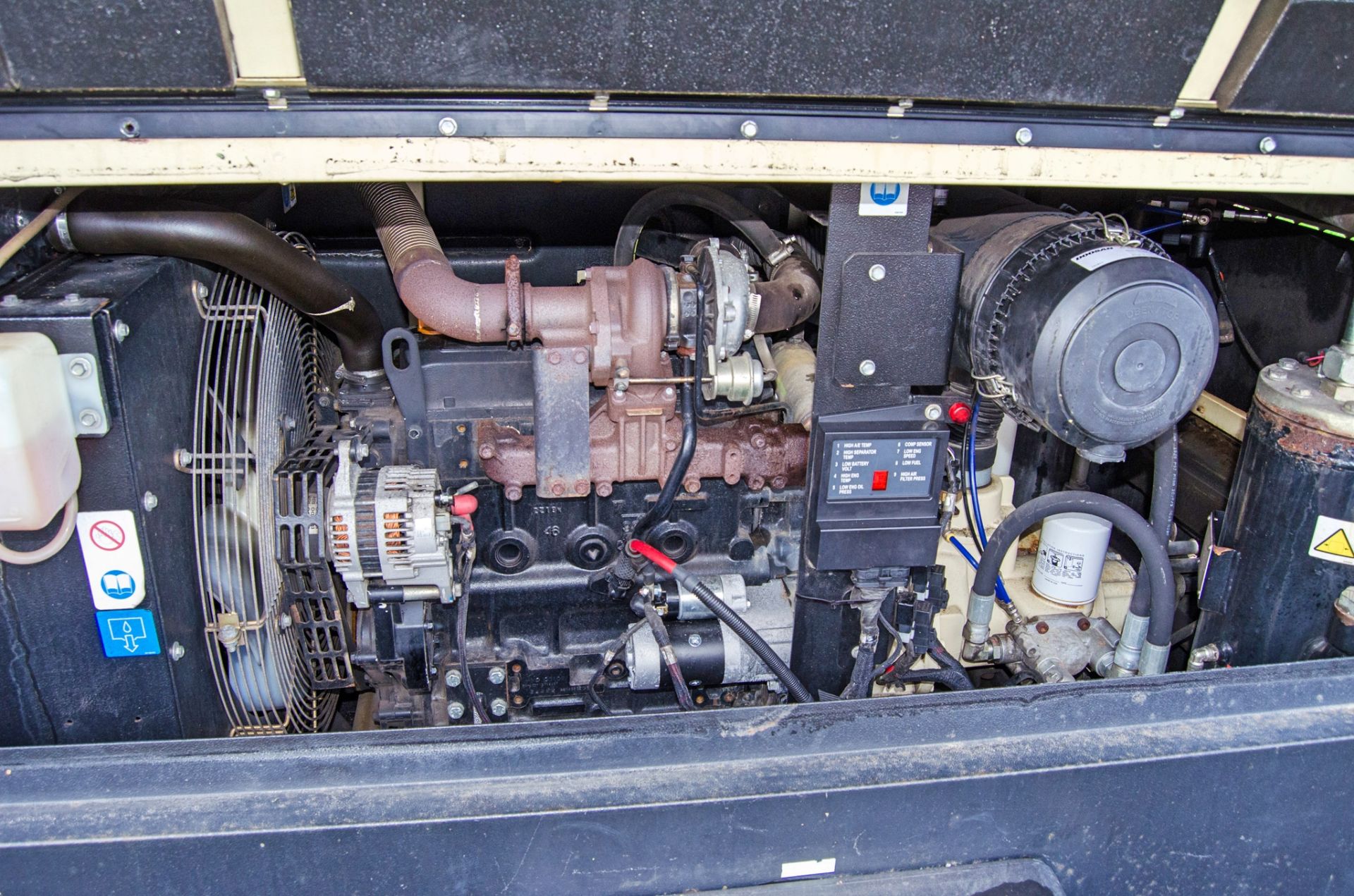 Doosan 7/72 diesel driven fast tow mobile air compressor Year: 2014 S/N: 54206 Recorded hours: - Image 8 of 10