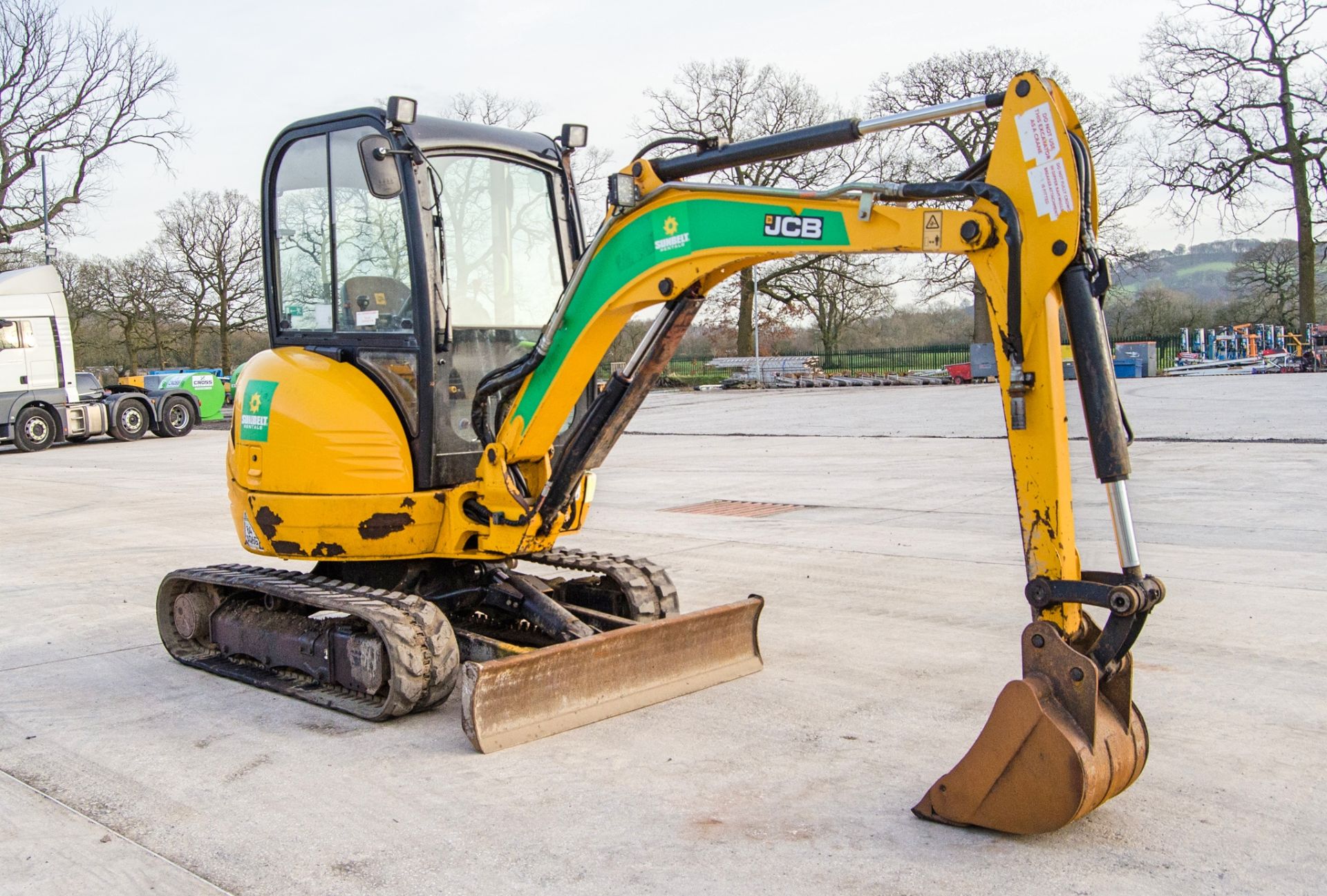 JCB 8025 ZTS 2.5 tonne rubber tracked mini excavator Year: 2017 S/N: 2227658 Recorded Hours: 2044 - Image 2 of 25