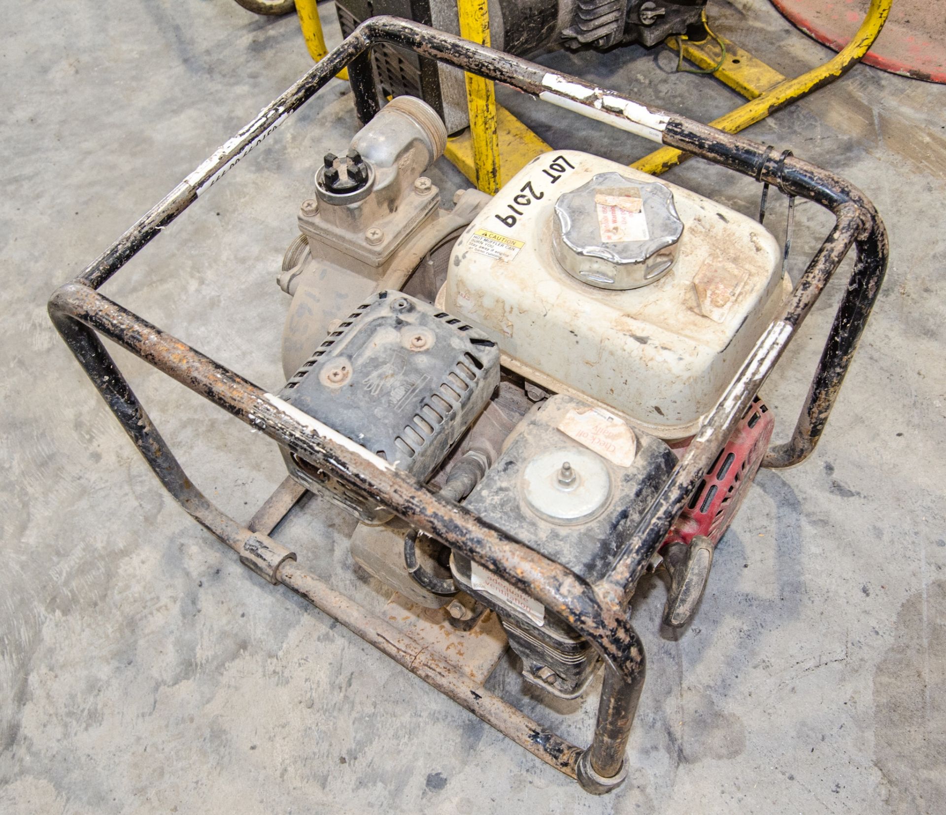 Petrol driven water pump - Image 2 of 2