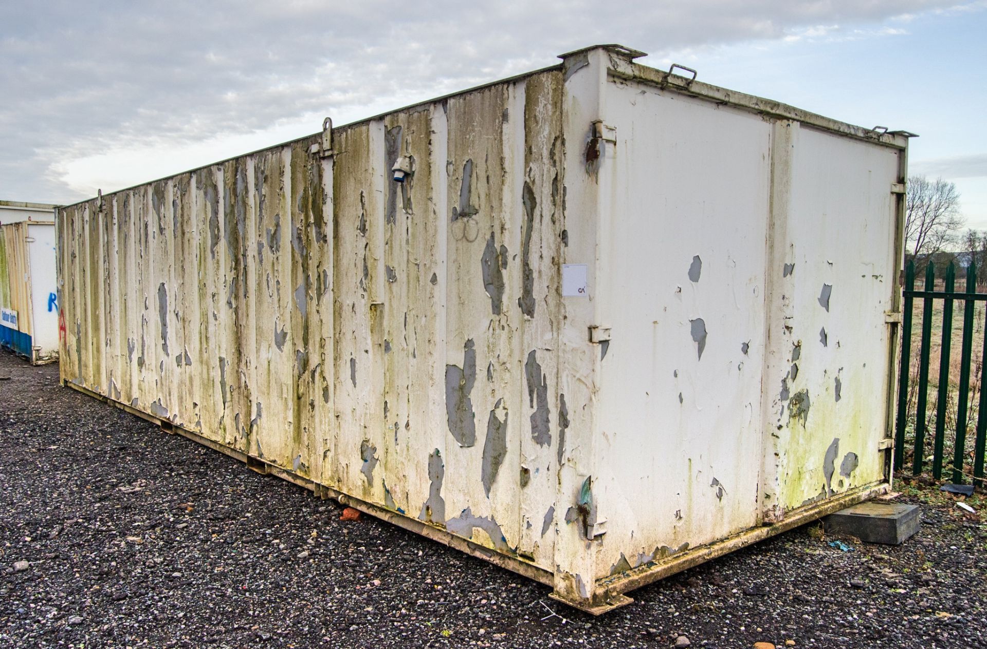 32ft x 10ft steel store site unit A565773 ** No keys but unlocked ** - Image 2 of 5