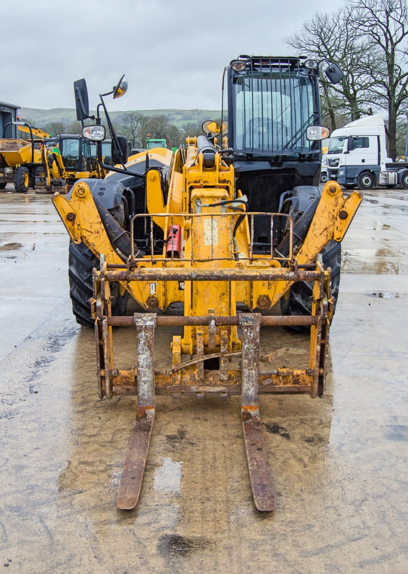 JCB 535-140 Hi-Viz T4i IIIB 14 metre telescopic handler Year: 2013 S/N: 2178333 Recorded Hours: 5812 - Image 5 of 25