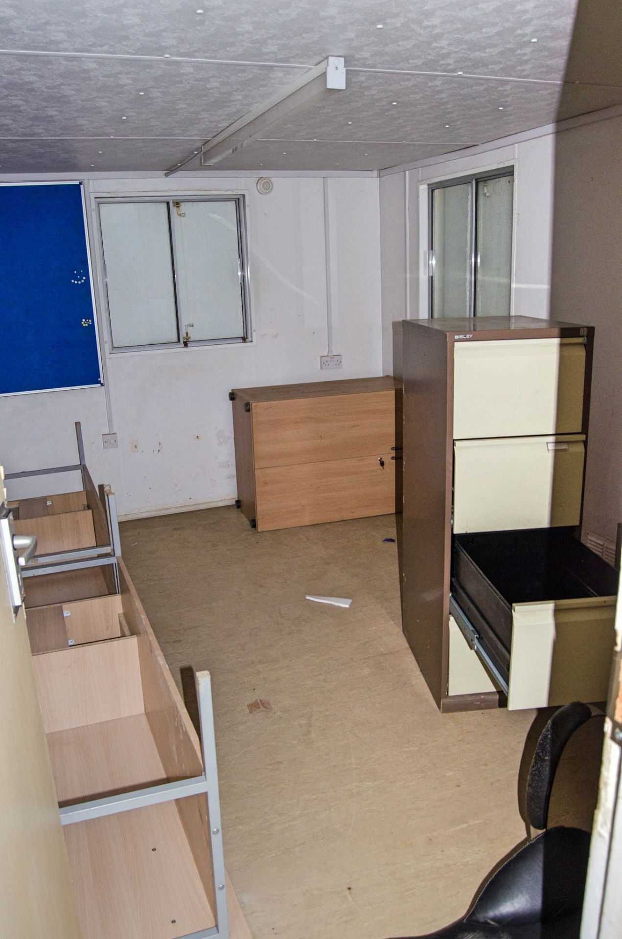 32ft x 10ft steel anti-vandal office site unit Comprising of: lobby area & 2 - offices A581030 ** No - Image 7 of 7