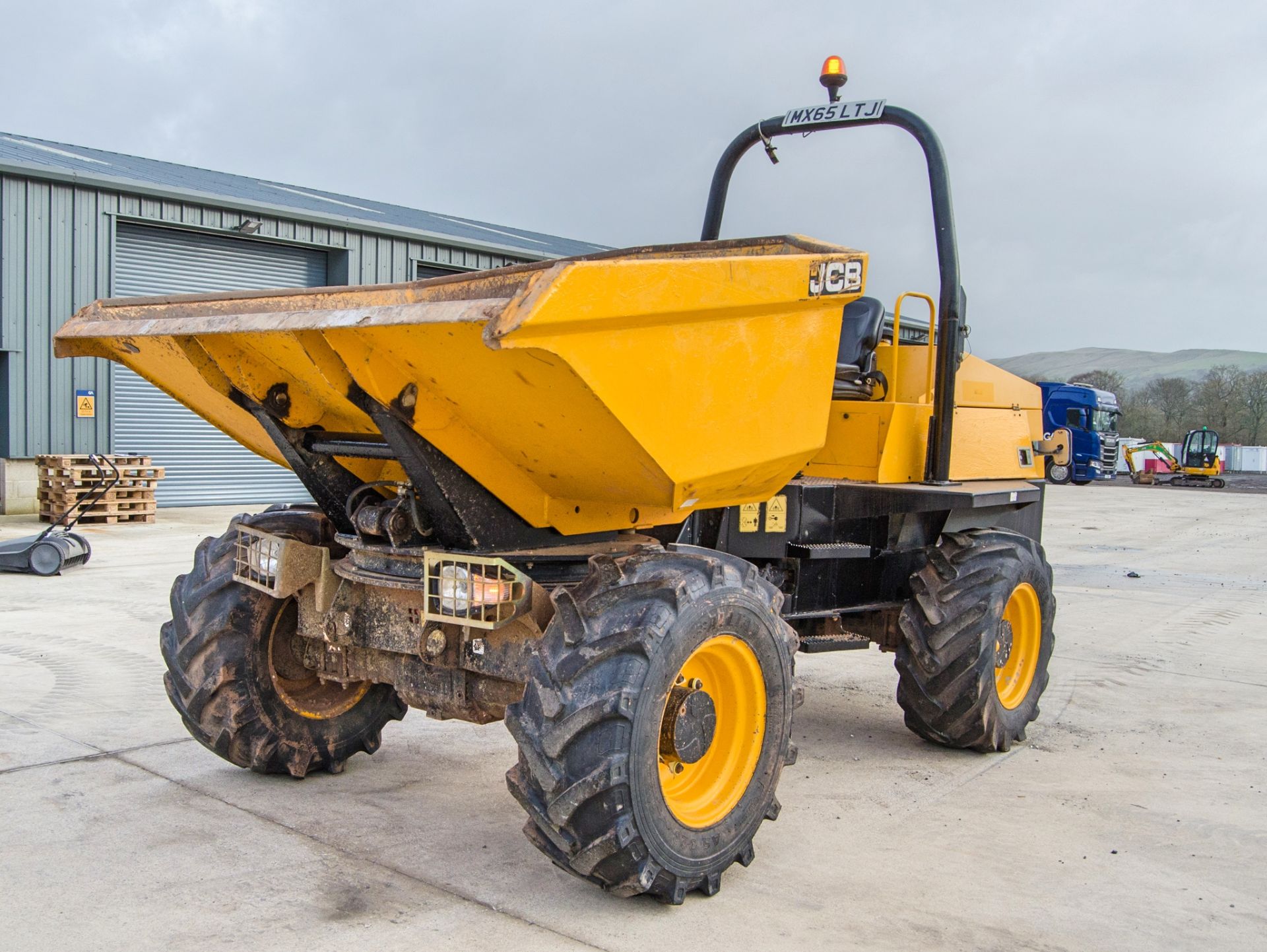 JCB 6 tonne swivel skip dumper Year: 2016 S/N: EGGRL9759 Recorded Hours: 1796 A727445 c/w V5C