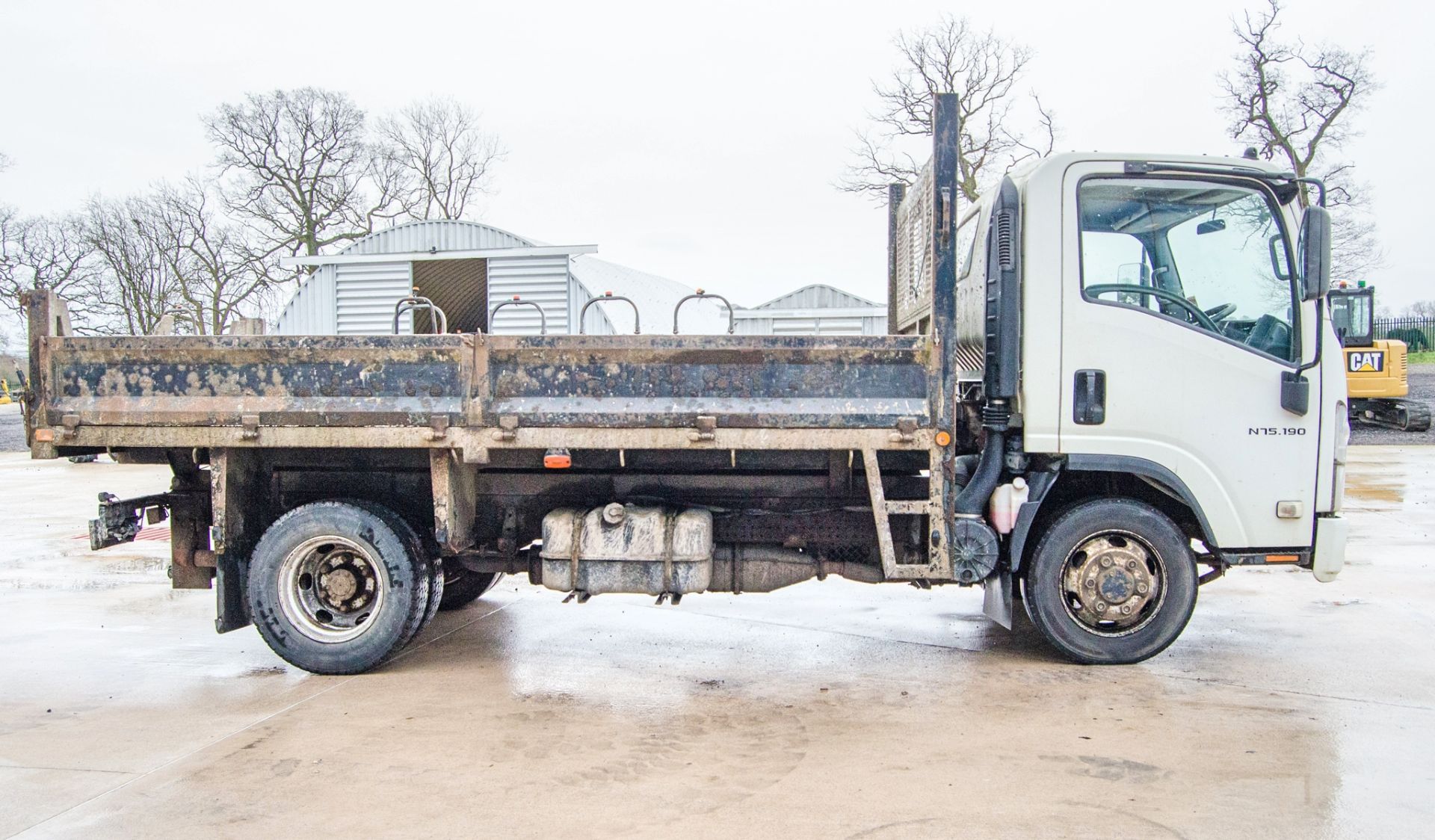 Isuzu N75.190 7.5 tonne automatic tipper lorry Registration Number: PO11 GOA Date of Registration: - Image 8 of 29