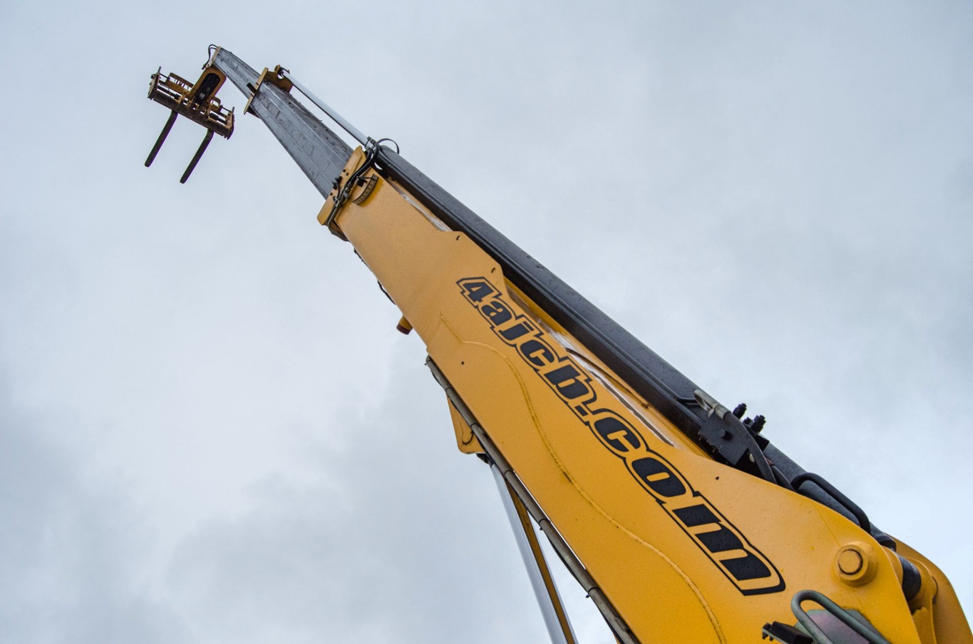 JCB 535-140 Hi-Viz T4i IIIB 14 metre telescopic handler Year: 2013 S/N: 2178333 Recorded Hours: 5812 - Image 10 of 25