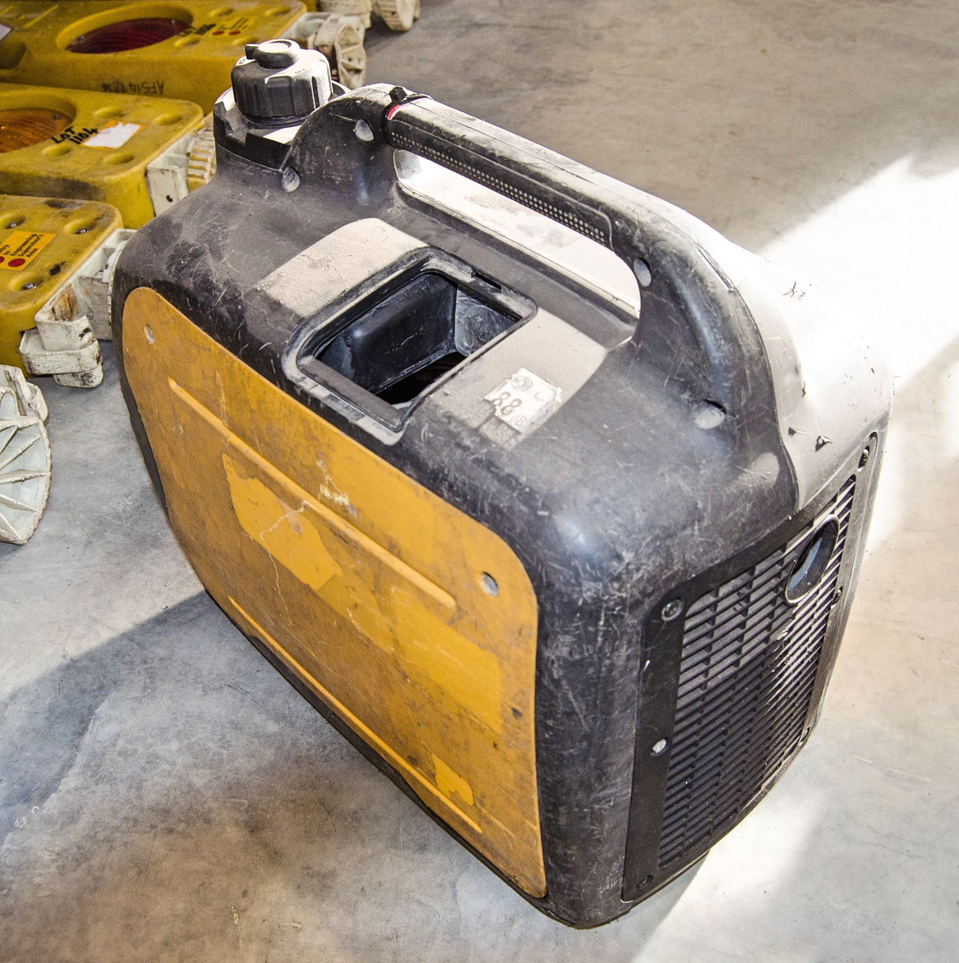 Loncin 2000i 110v petrol driven suitcase generator A989010 - Image 2 of 2