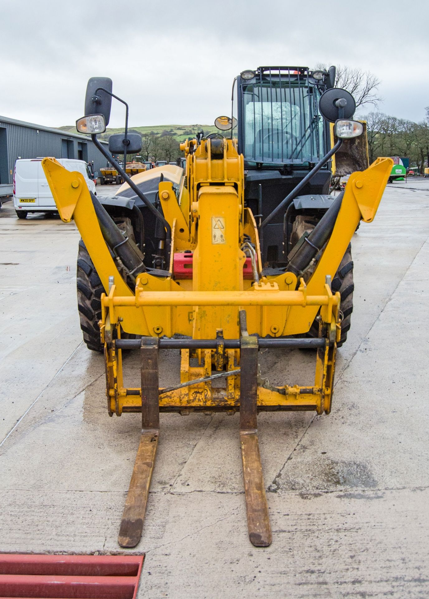 JCB 540-170 T4 IV 17 metre telescopic handler Year: 2016 S/N: 2466177 Recorded Hours: 4145 c/w - Image 5 of 27