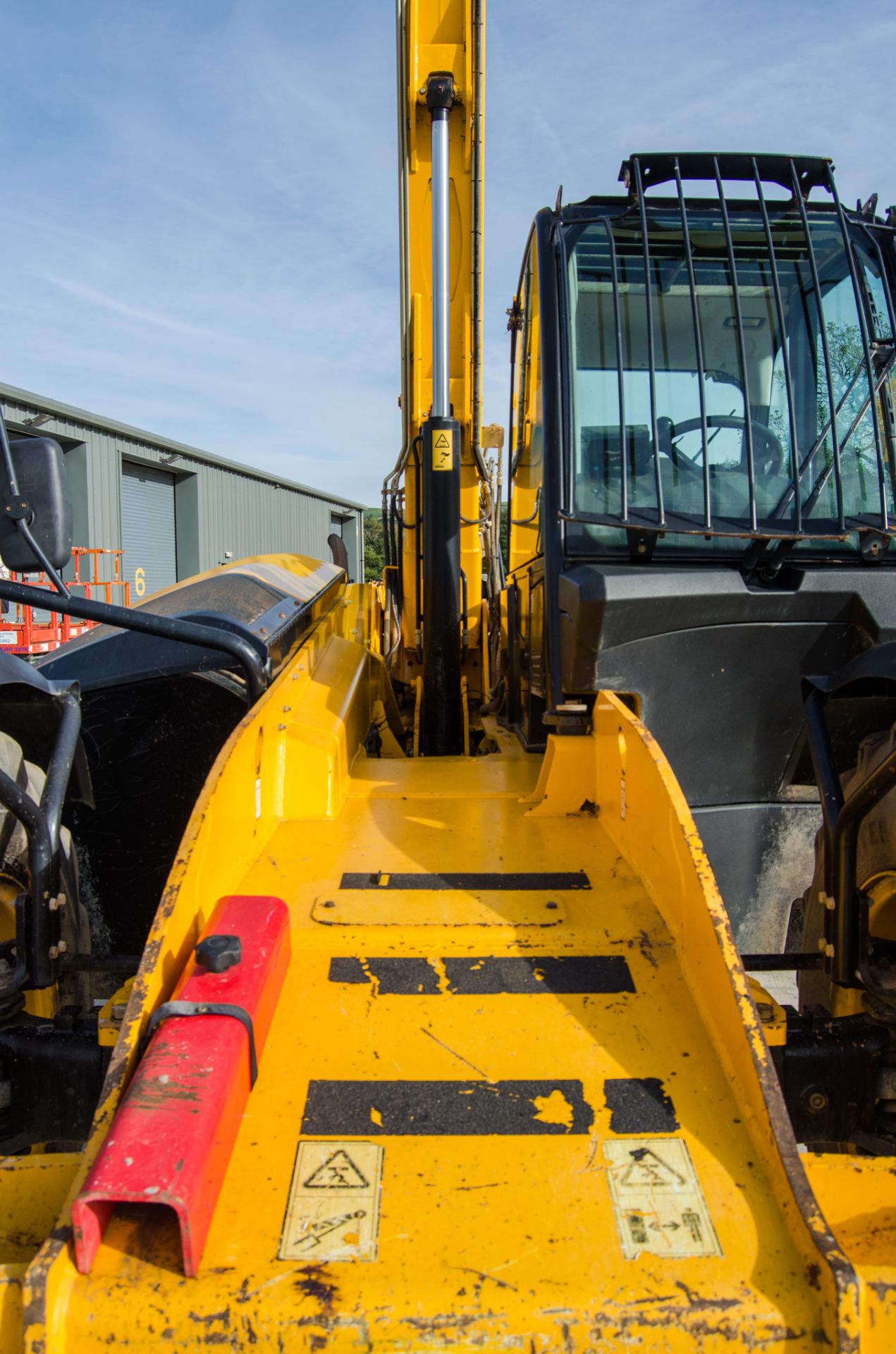 JCB 535-125 Hi-Viz T4 IV 12.5 metre telescopic handler Year: 2018 S/N: 2725276 Recorded Hours: - Image 12 of 26