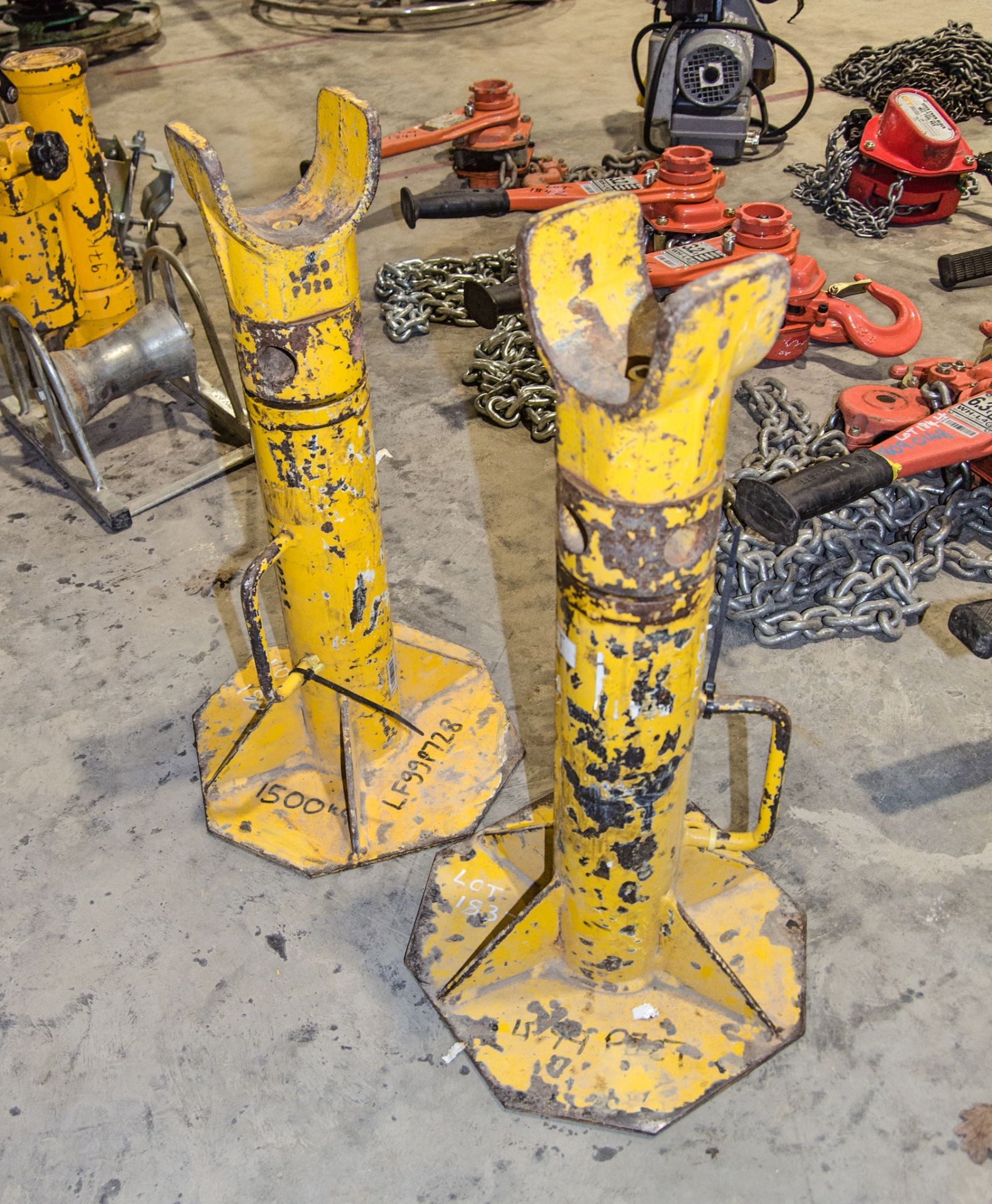 2 - pipe stands LF99P728, LF99P727