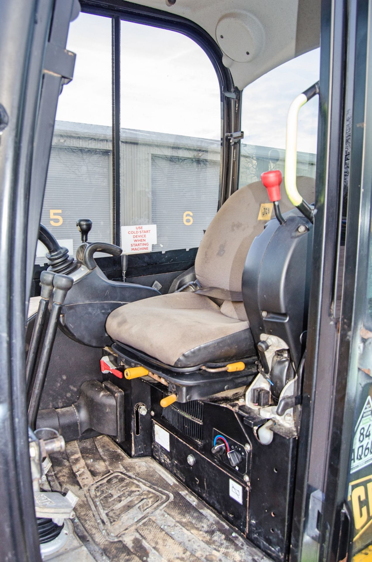 JCB 8025 ZTS 2.5 tonne rubber tracked mini excavator Year: 2017 S/N: 2227658 Recorded Hours: 2044 - Image 19 of 25