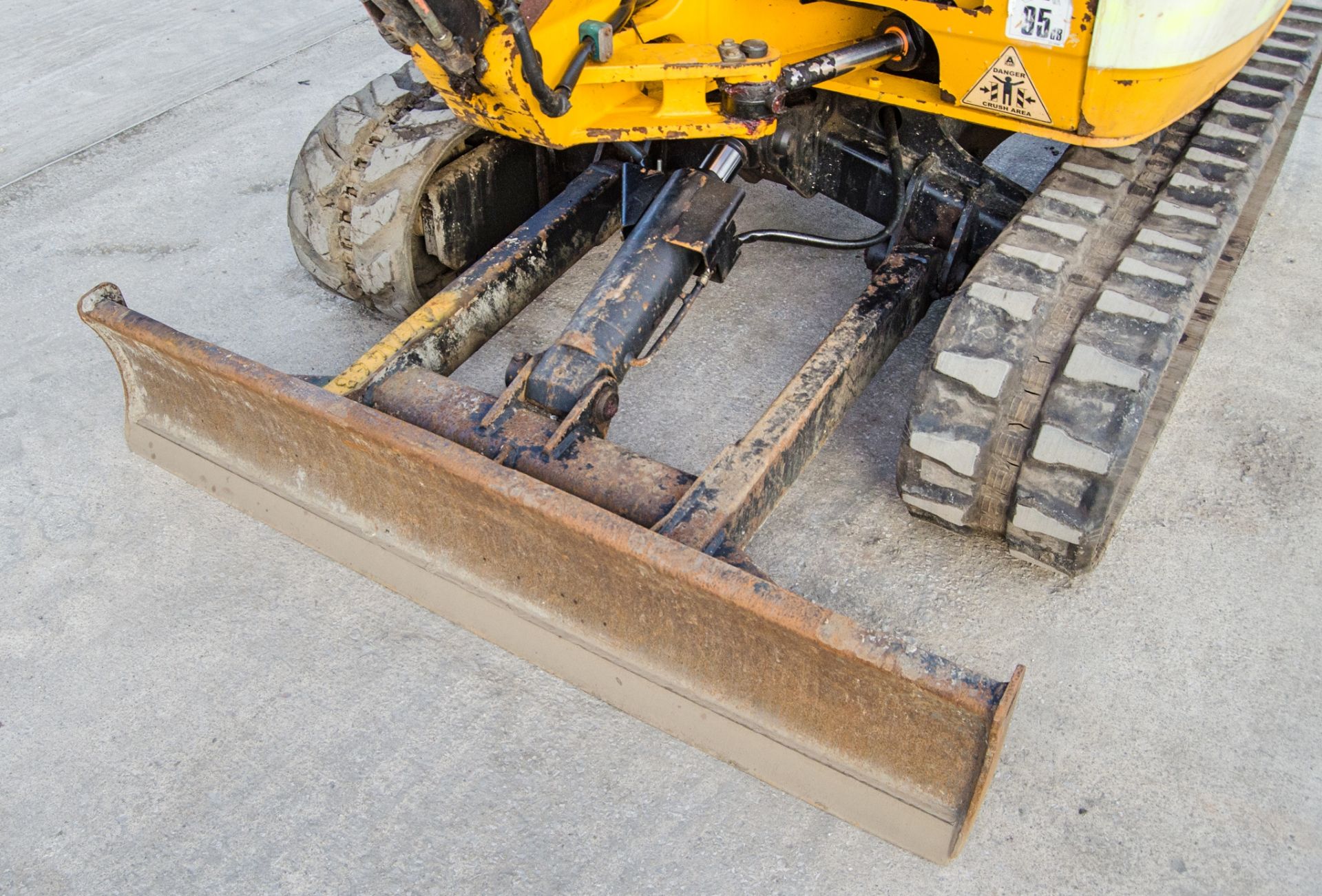 JCB 8025 ZTS 2.5 tonne rubber tracked mini excavator Year: 2017 S/N: 2227658 Recorded Hours: 2044 - Image 13 of 25