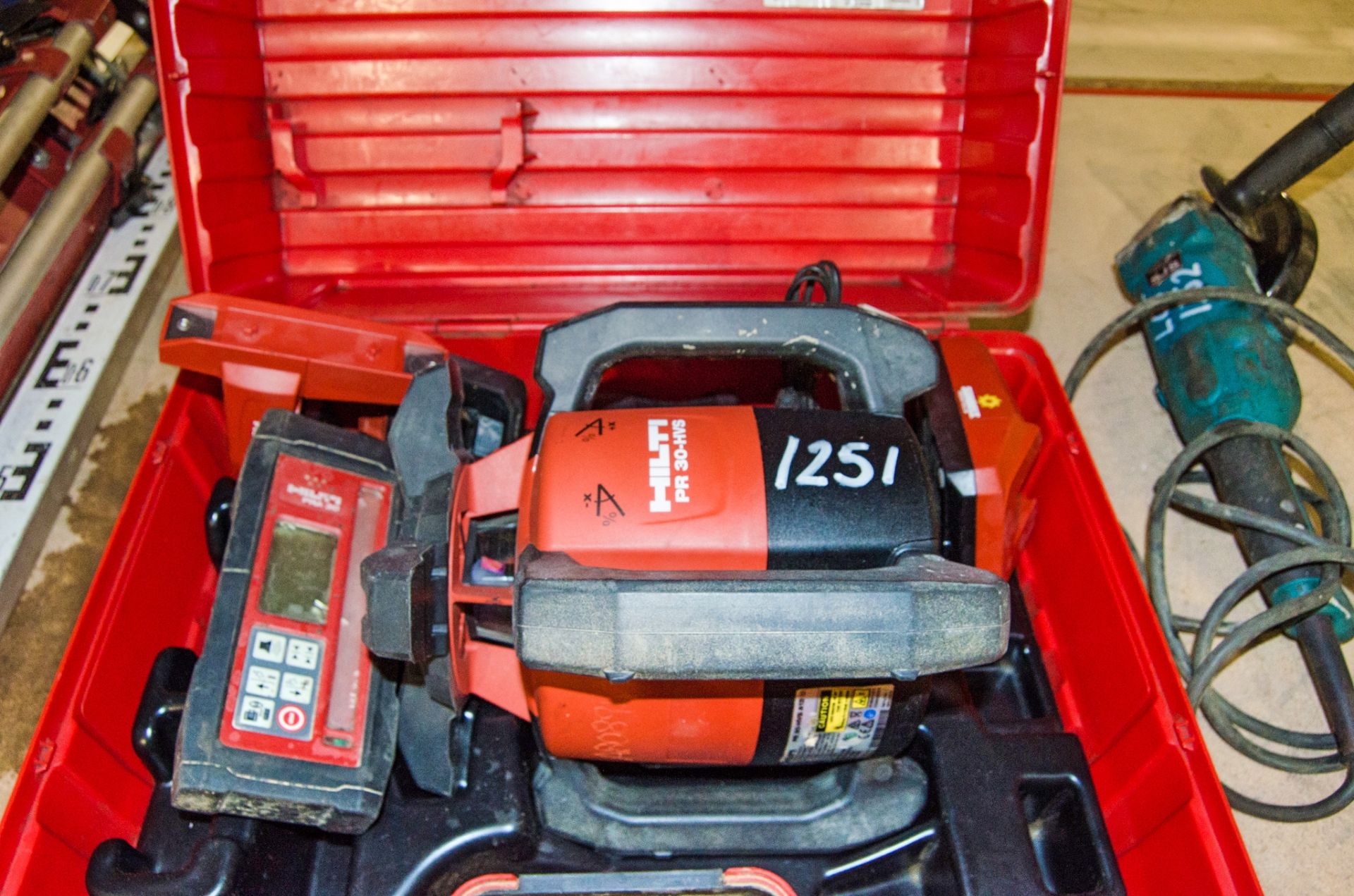 Hilti PR30-HVS rotating laser level c/w receiver, battery, clamp, charger and carry case A808941