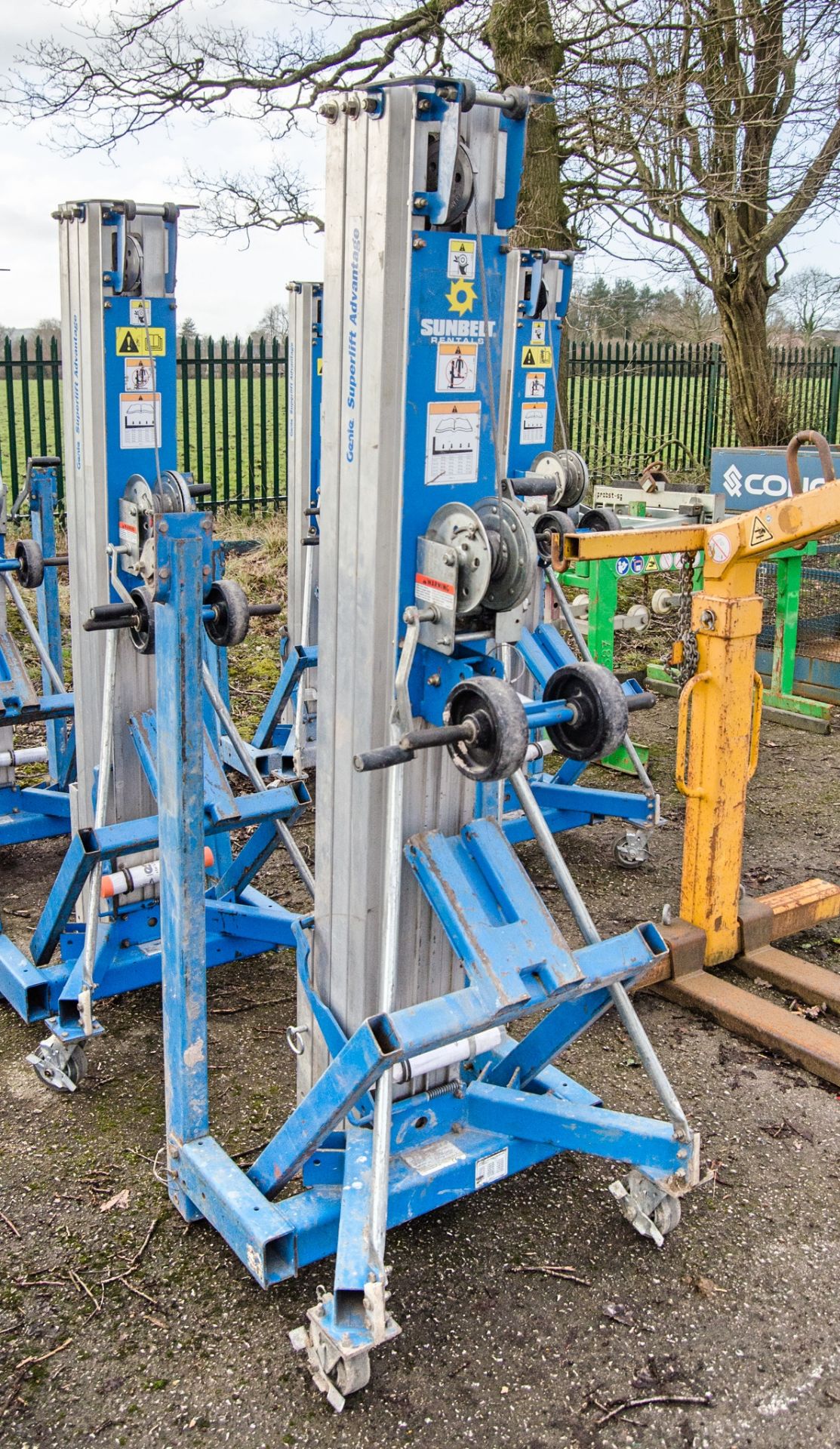 Genie SLA-15 manual material hoist c/w forks A747746 - Image 2 of 2