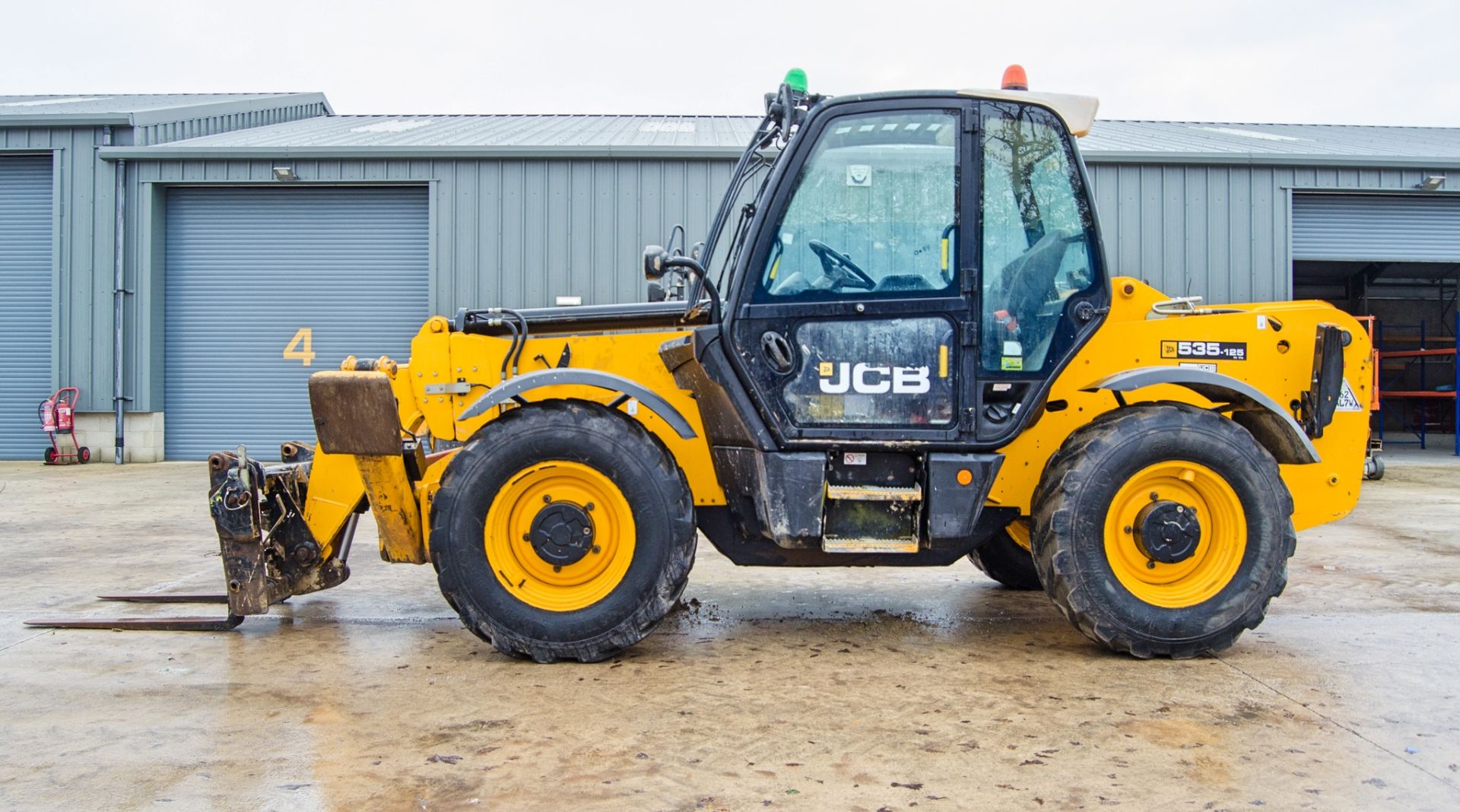 JCB 535-125 Hi-Viz 12.5 metre telescopic handler Year: 2015 S/N: 2348540 Recorded Hours: 4358 - Image 7 of 24