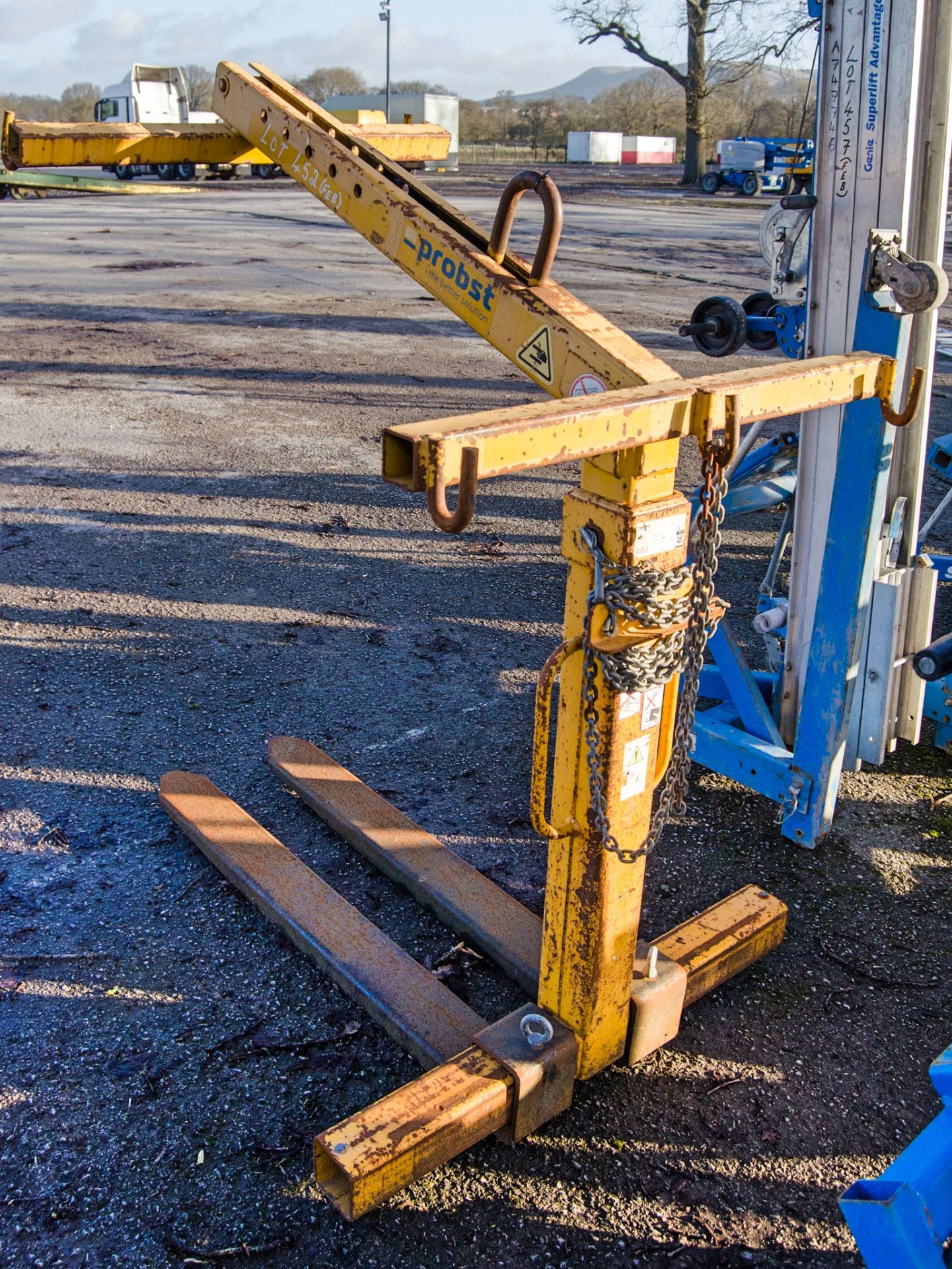 Probst LG20 2 tonne self-levelling crane forks A666325 - Image 2 of 3