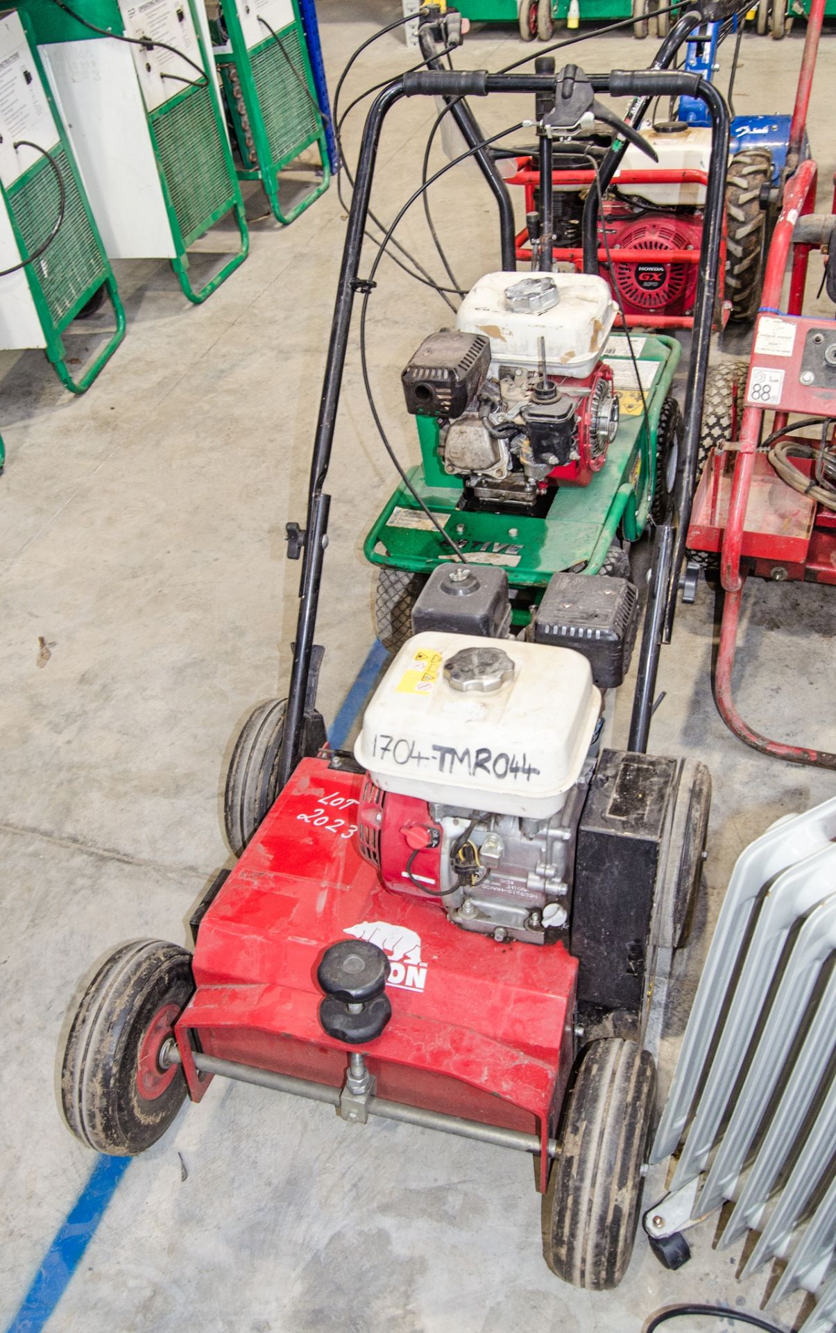 Camon Tracmaster LS42 petrol driven lawn scarifier 1704TMR044