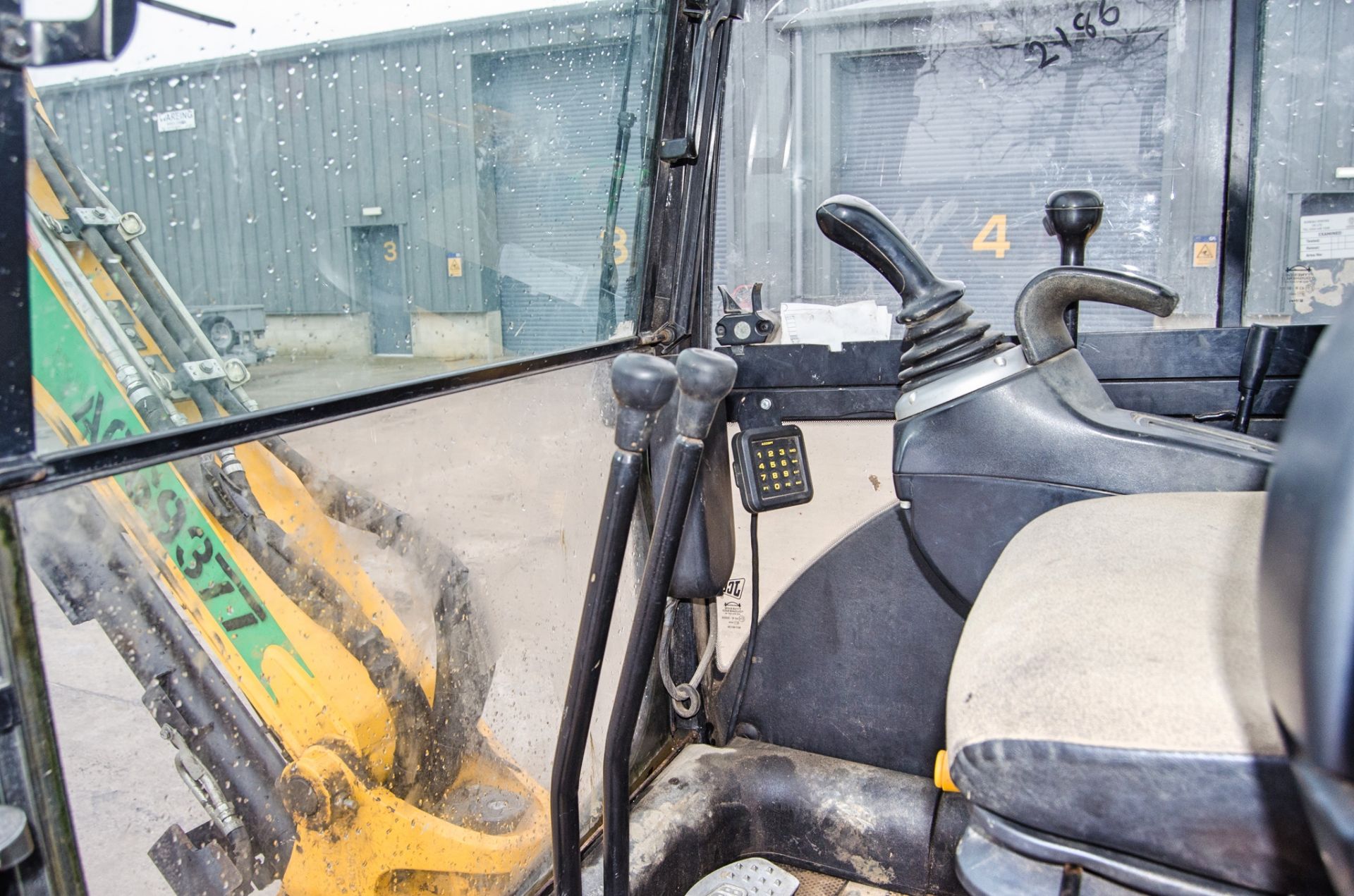 JCB 8025 ZTS 2.5 tonne rubber tracked mini excavator Year: 2015 S/N: 2226812 Recorded Hours: 2476 - Image 20 of 25