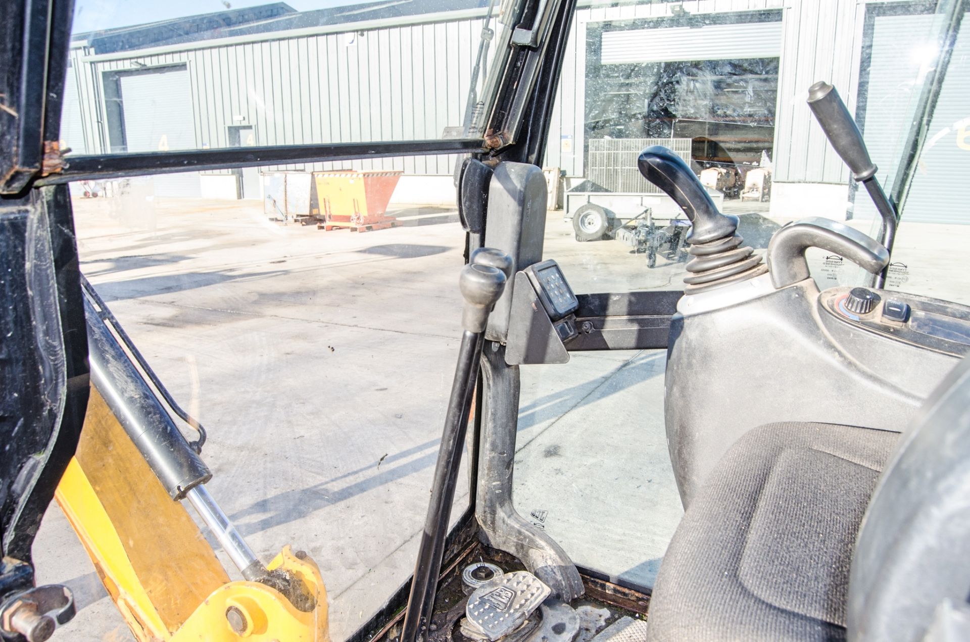 JCB 8018 CTS 1.5 tonne rubber tracked mini excavator Year: 2017 S/N: 2583538 Recorded Hours: 1950 - Image 22 of 26