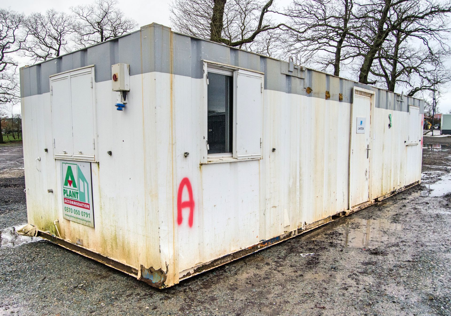 32ft x 10ft steel anti-vandal office site unit Comprising of: 2 offices A581009 ** No keys but - Image 2 of 7