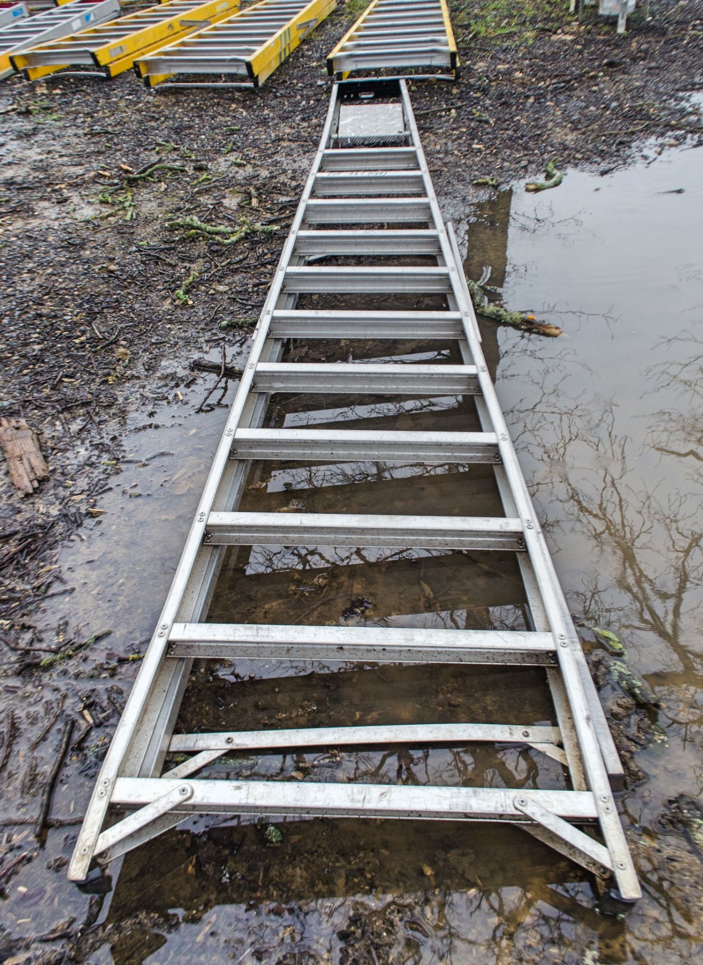 12 tread aluminium step ladder 33221296