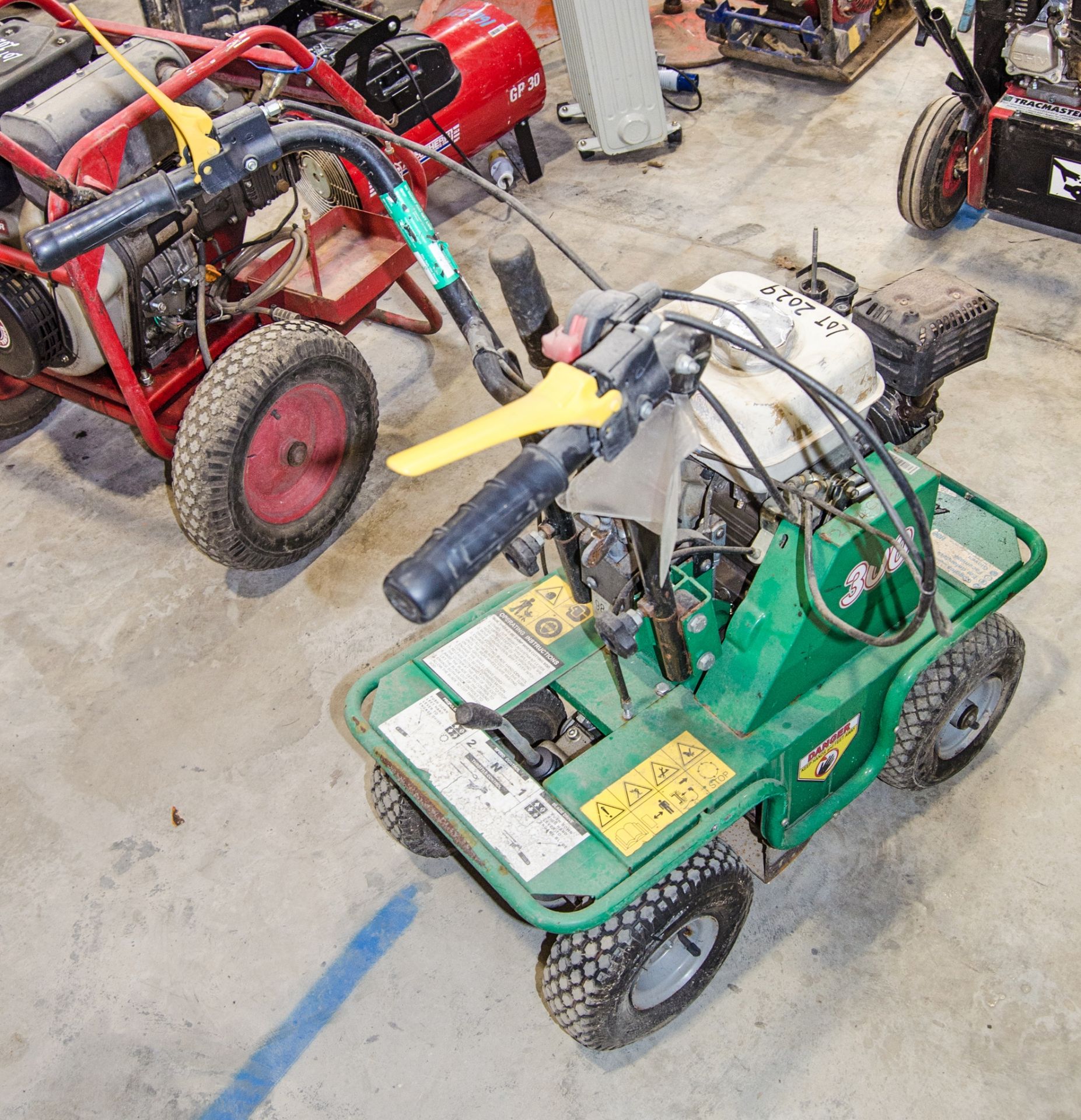 Active AC300 petrol driven turf cutter 21540124 - Image 2 of 3