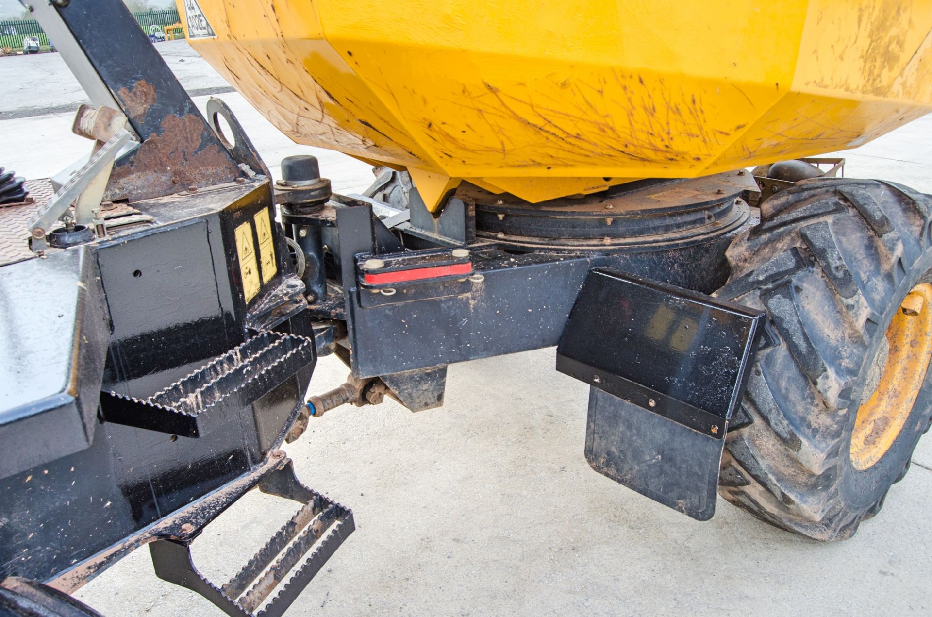 JCB 6 tonne swivel skip dumper Year: 2016 S/N: EGGRL9759 Recorded Hours: 1796 A727445 c/w V5C - Image 9 of 22