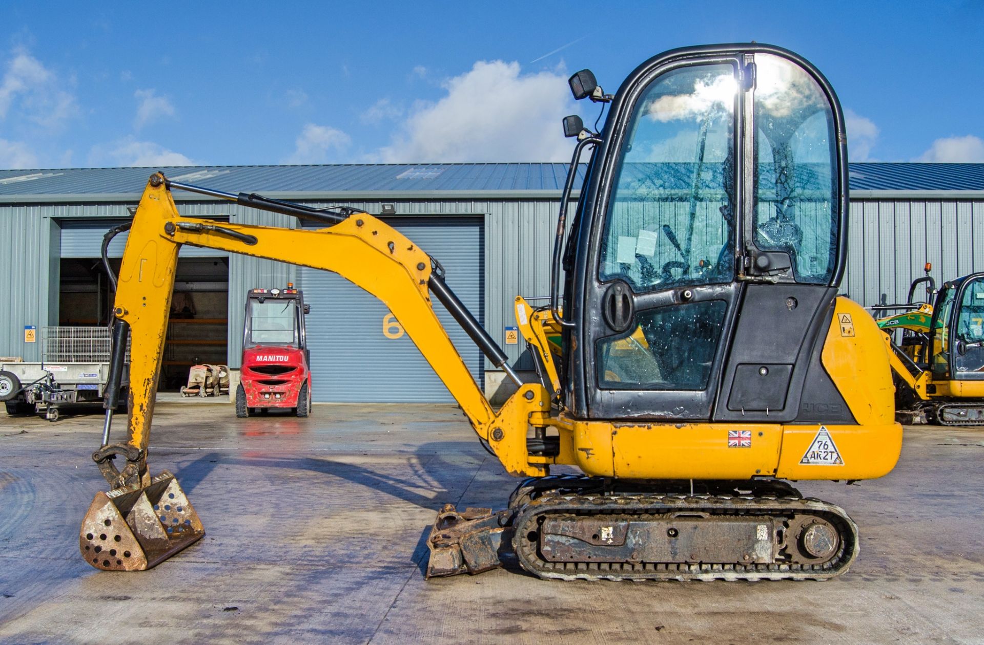 JCB 8018 CTS 1.5 tonne rubber tracked mini excavator Year: 2017 S/N: 245475 Recorded Hours: 2074 - Image 7 of 25