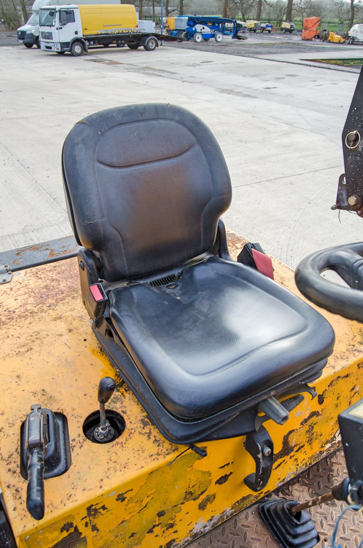 JCB 3 tonne swivel skip dumper Year: 2015 S/N: EFFRF8427 Recorded Hours: 1247 c/w V5C registration - Image 18 of 25