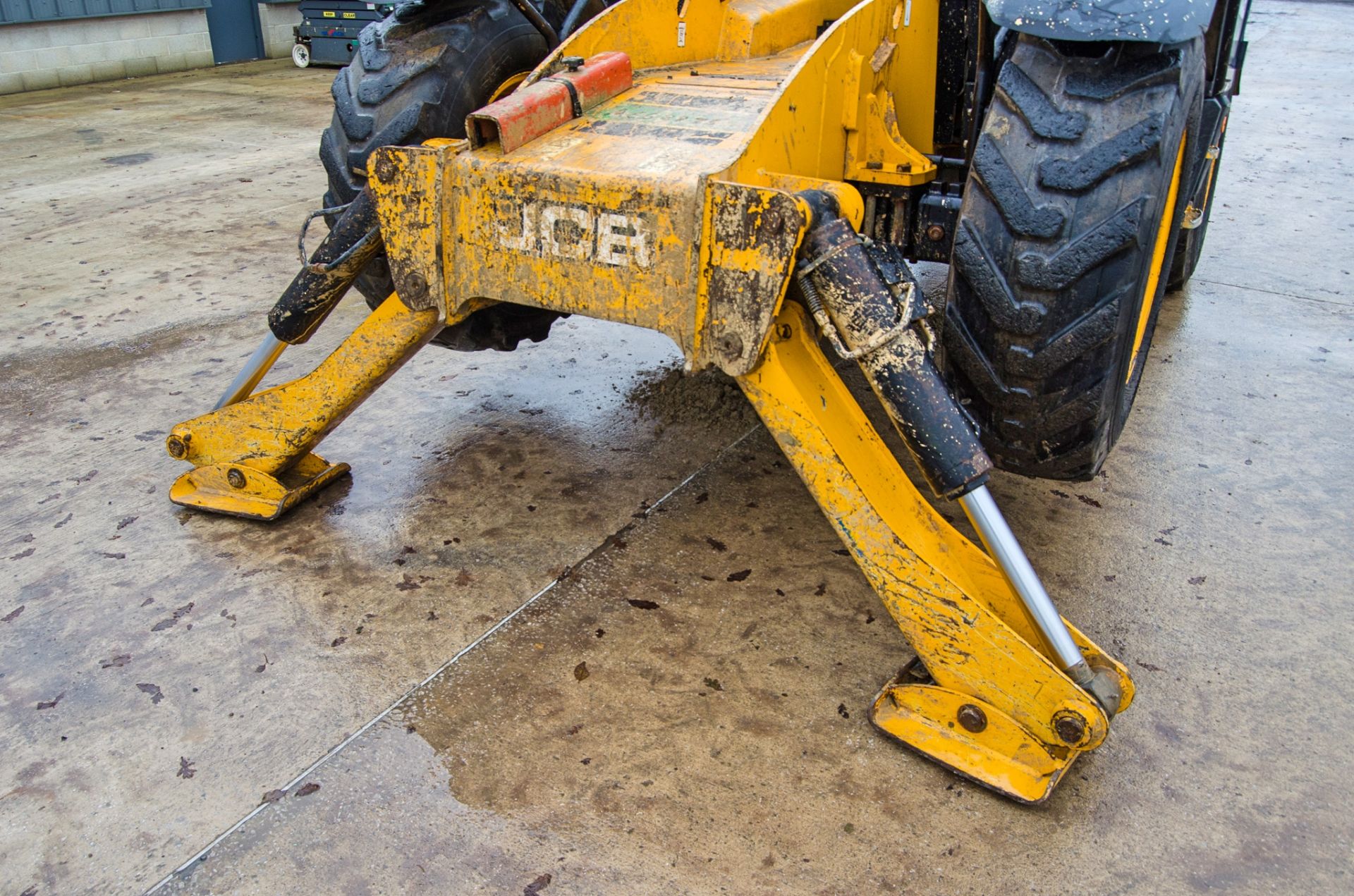 JCB 535-125 Hi-Viz 12.5 metre telescopic handler Year: 2015 S/N: 2348540 Recorded Hours: 4358 - Image 12 of 24