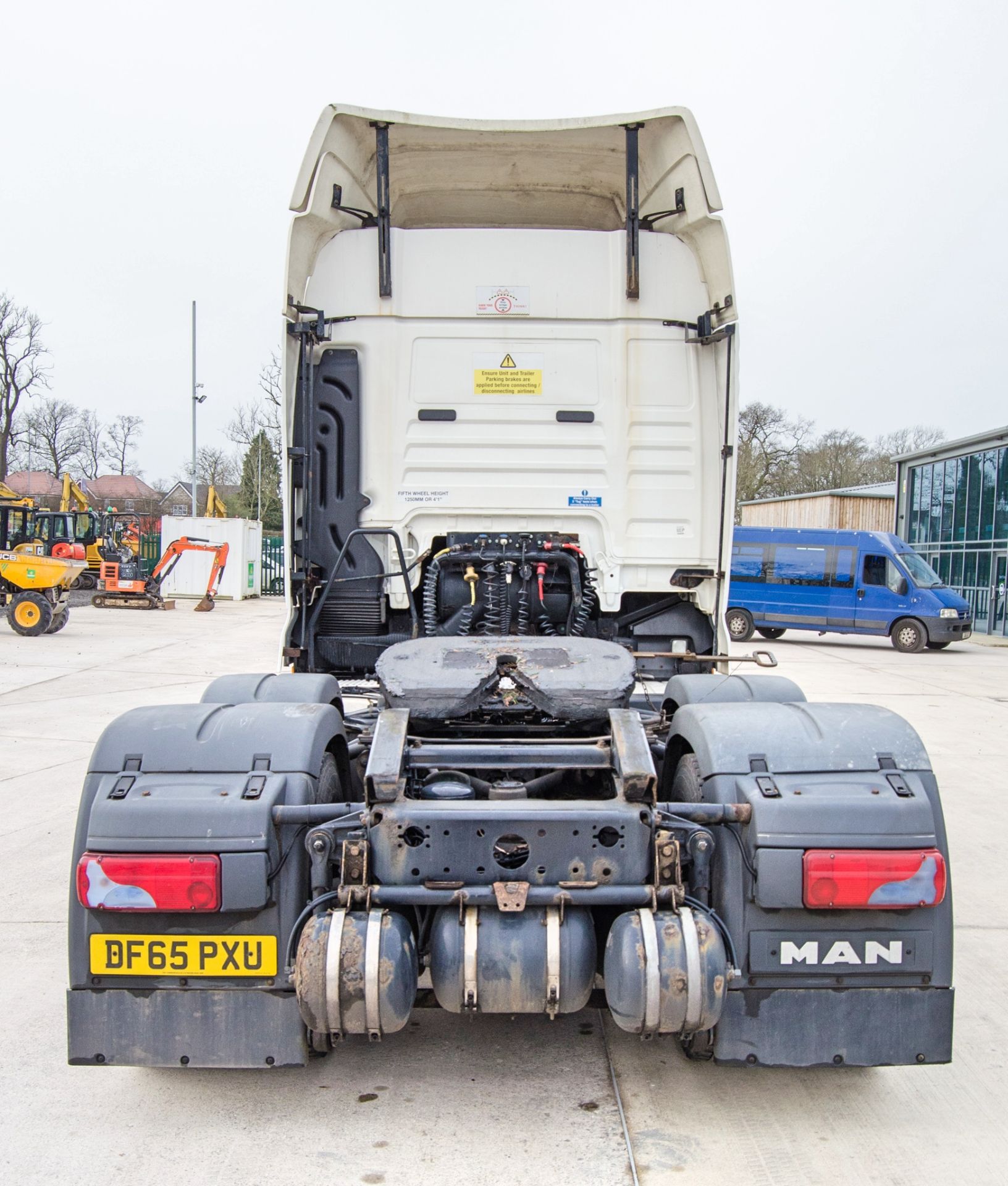 MAN TGX 26.440 Euro 6 tractor unit Registration Number: DF65 PXU Date of Registration: 02/12/2015 - Image 6 of 27