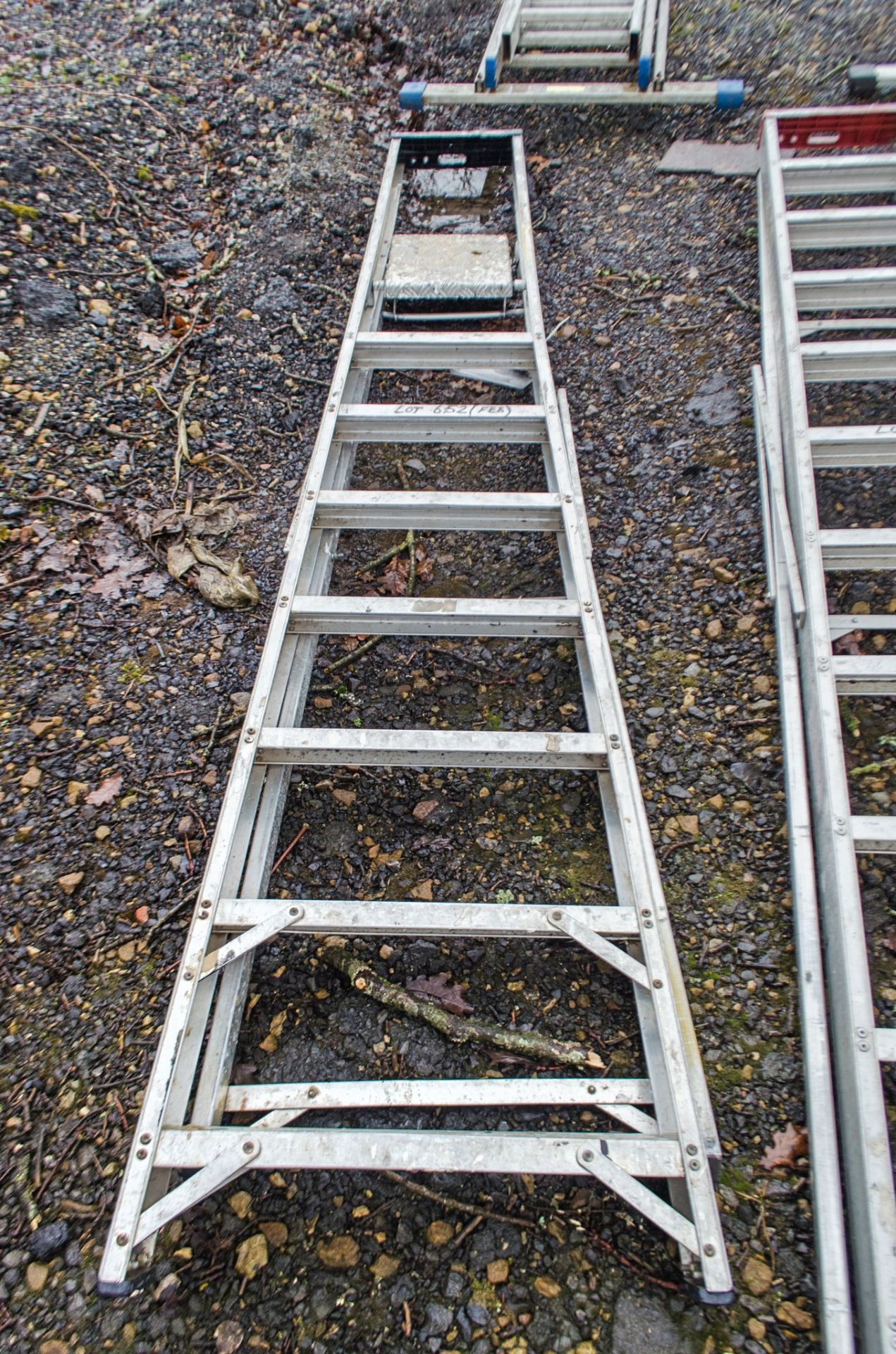 8 tread aluminium step ladder 33201564
