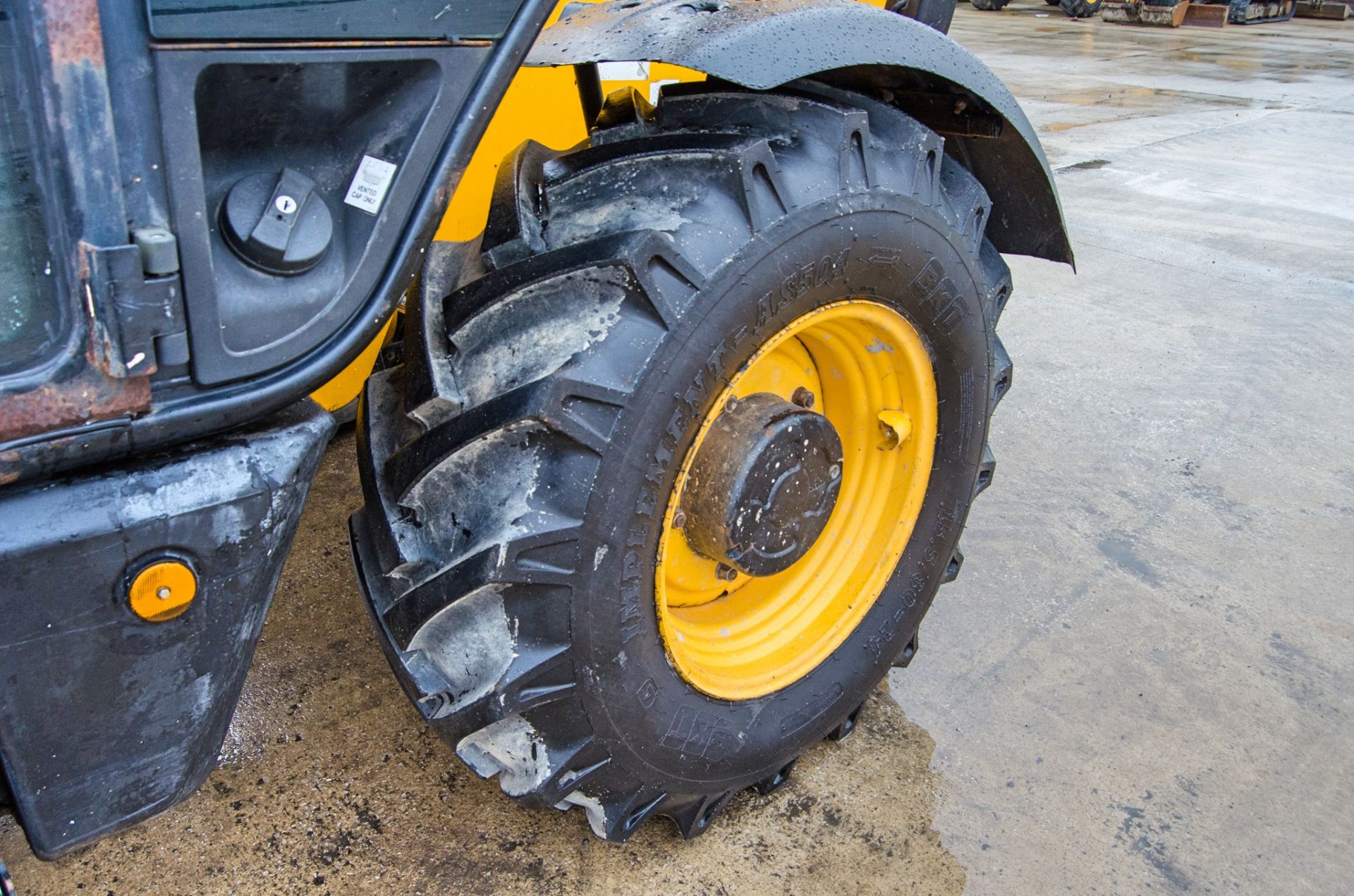 JCB 535-140 Hi-Viz T4i IIIB 14 metre telescopic handler Year: 2013 S/N: 2178333 Recorded Hours: 5812 - Image 16 of 25