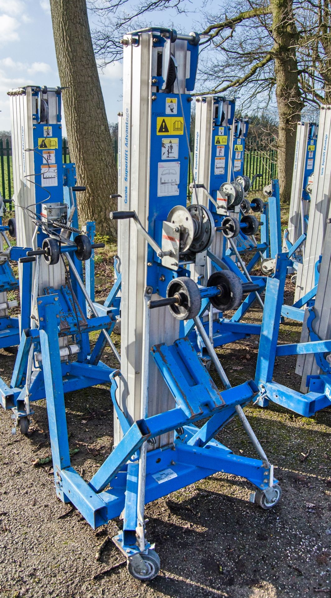 Genie SLA-10 manual material hoist c/w forks A756155 - Image 2 of 2