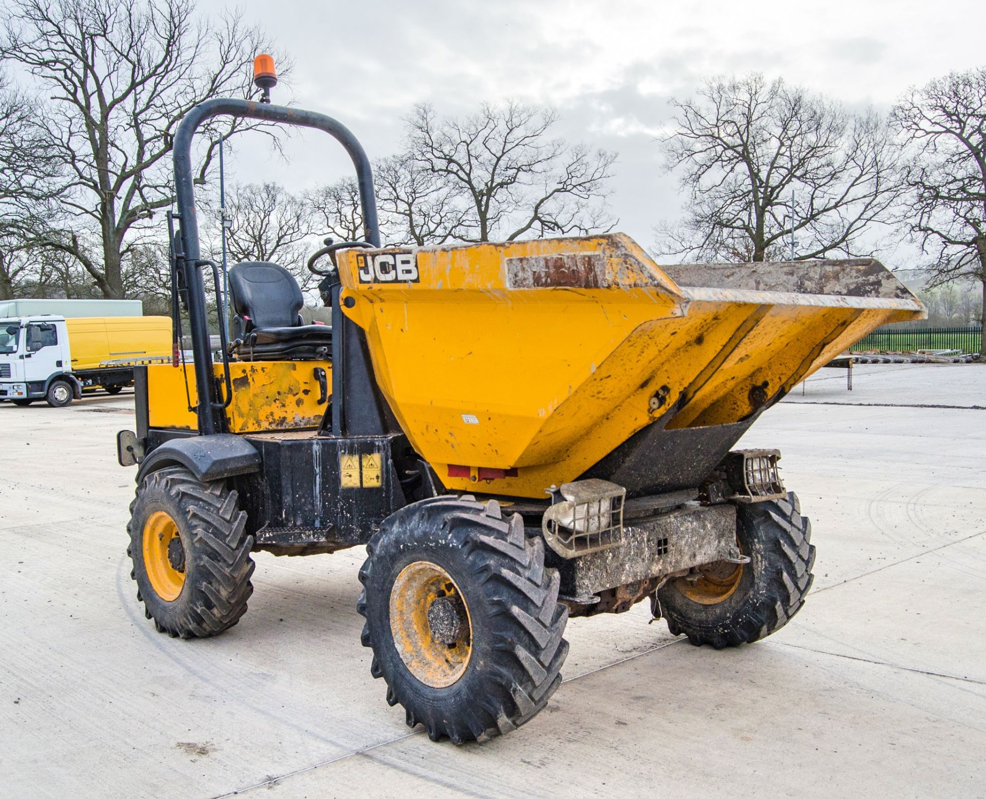 JCB 3 tonne swivel skip dumper Year: 2015 S/N: EFFRF8427 Recorded Hours: 1247 c/w V5C registration - Image 2 of 25