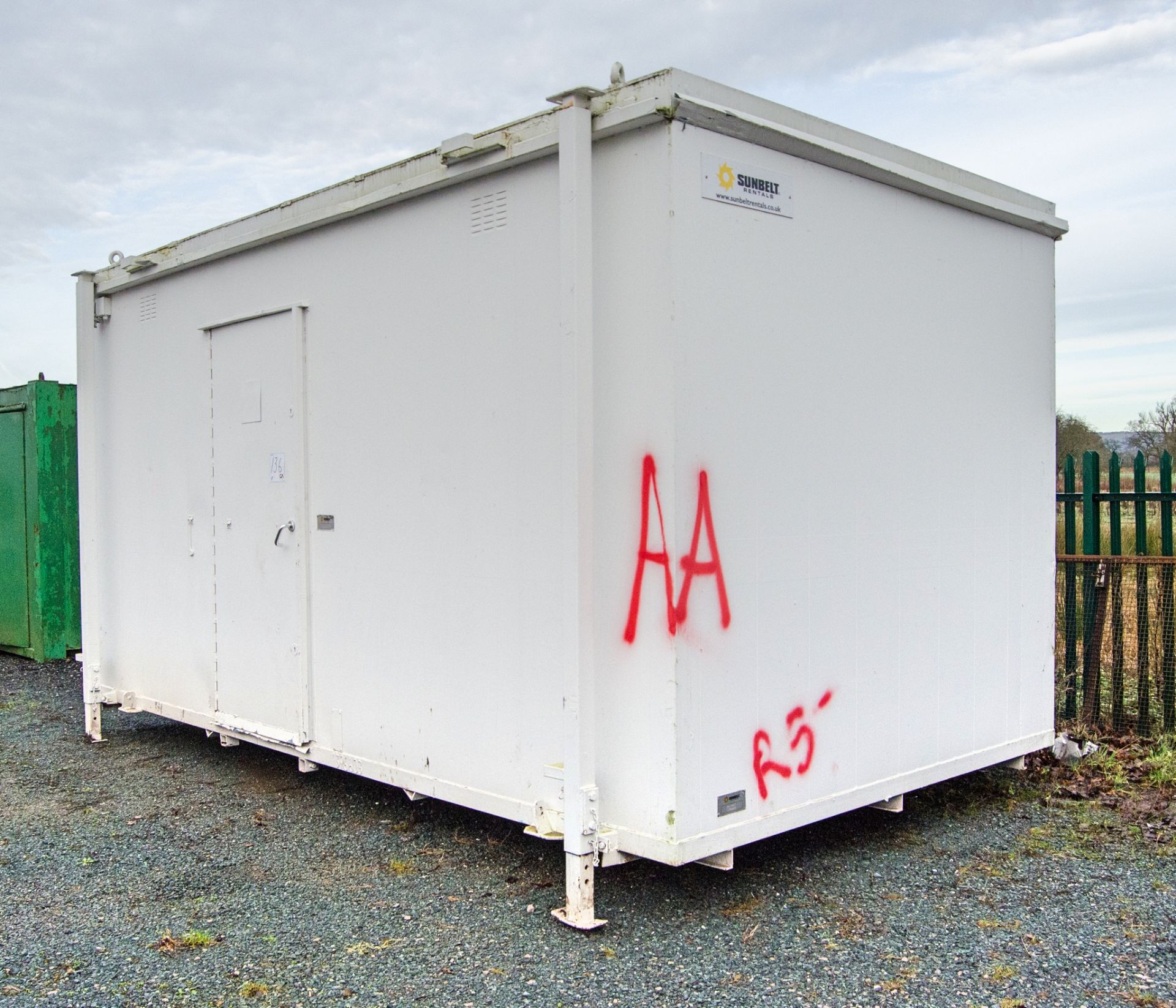 16ft x 8ft steel jack leg 3+1 toilet site unit Comprising of: Gents toilet(3 - cubicles, 2 - urinals